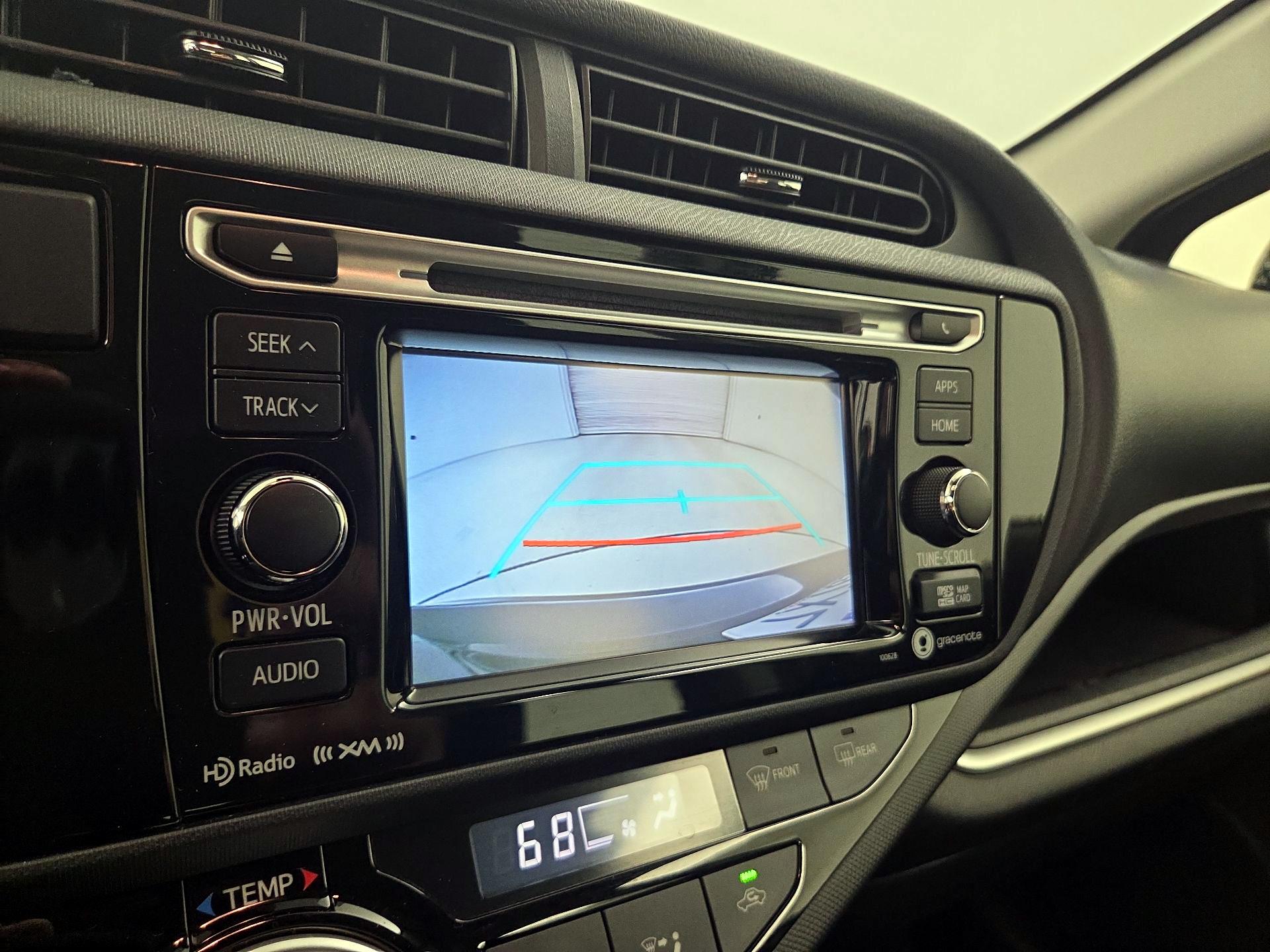Thumbnail: 2016 Toyota Prius c - 14