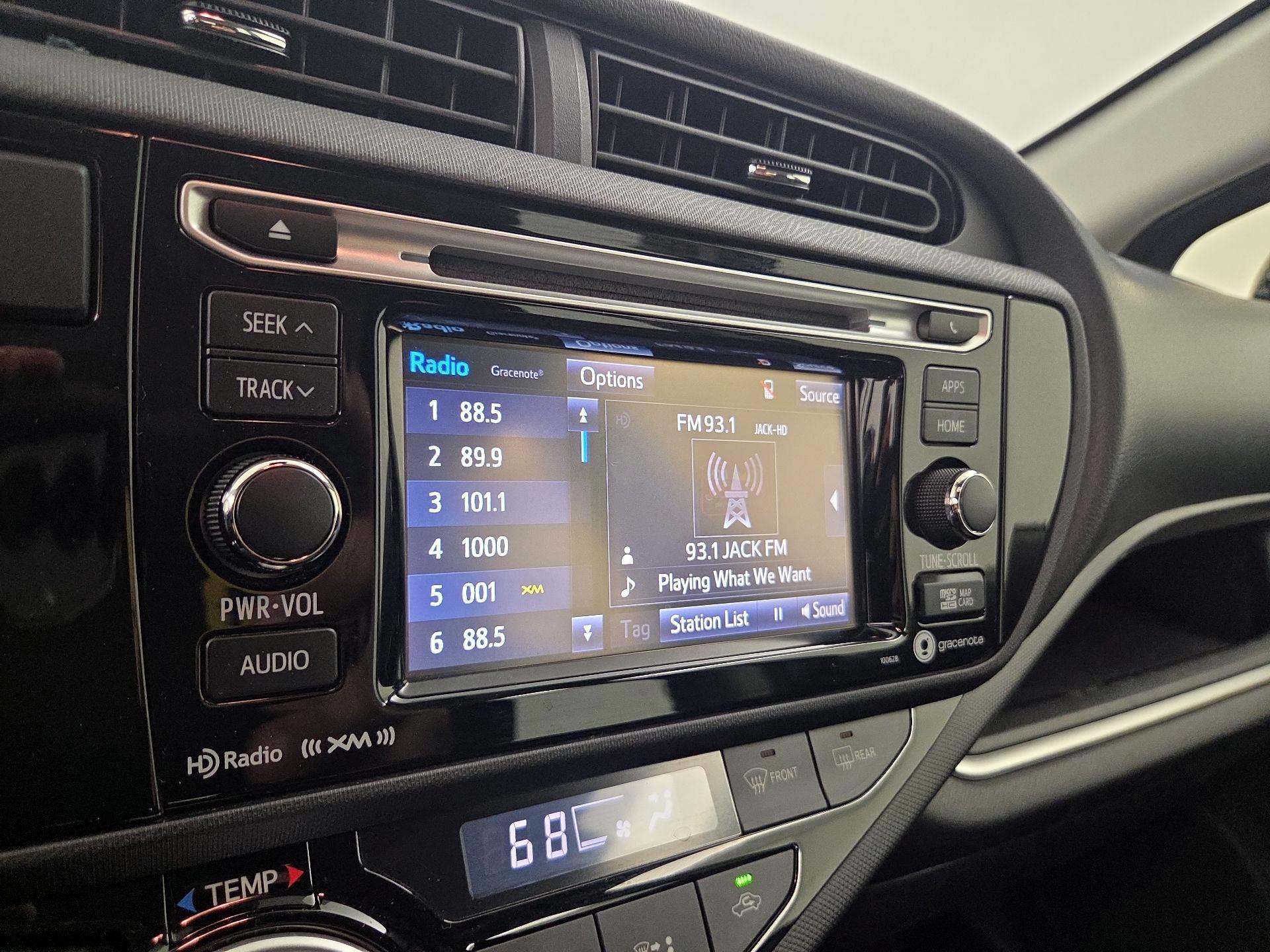 Thumbnail: 2016 Toyota Prius c - 15