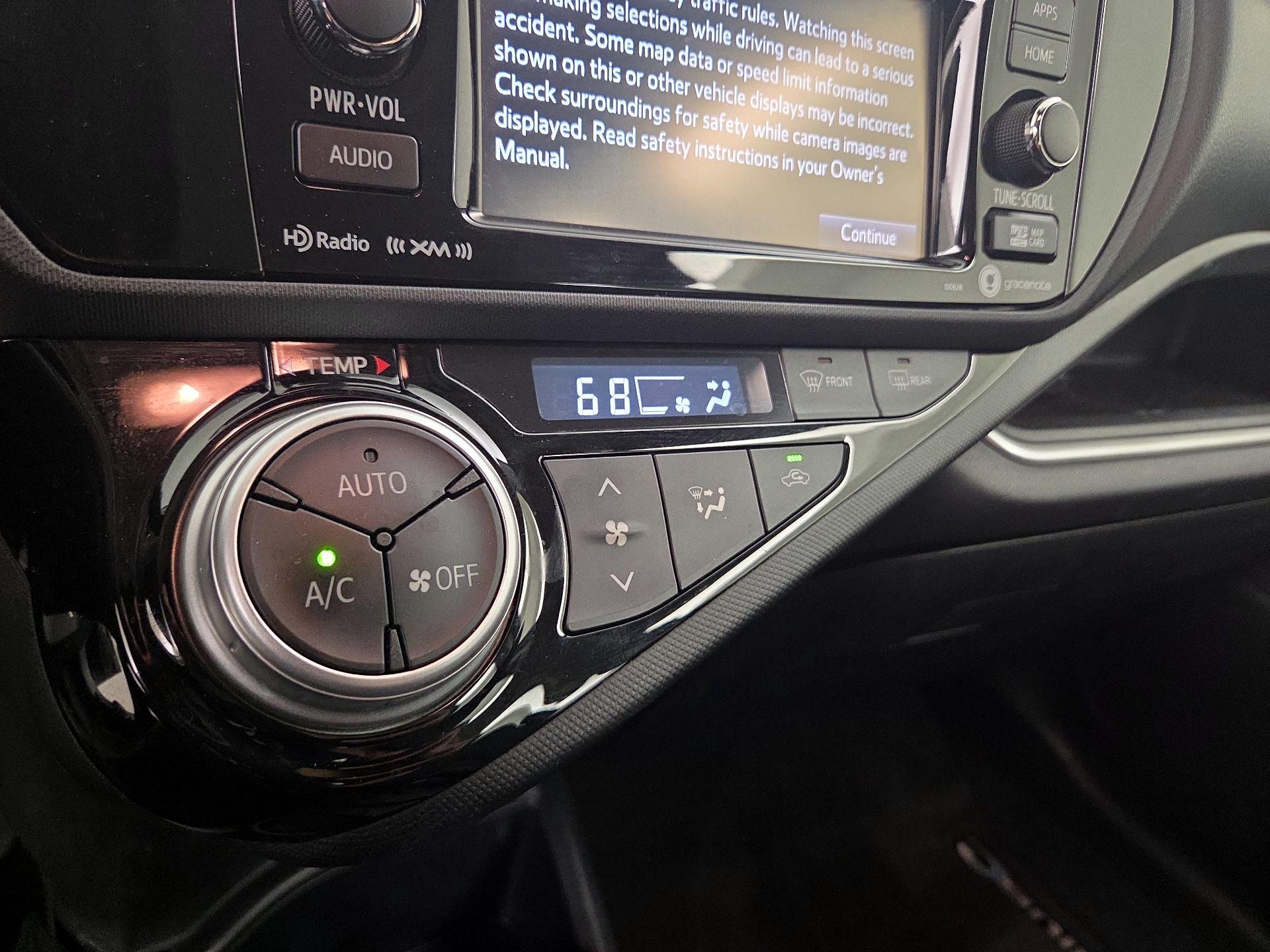 Thumbnail: 2016 Toyota Prius c - 16