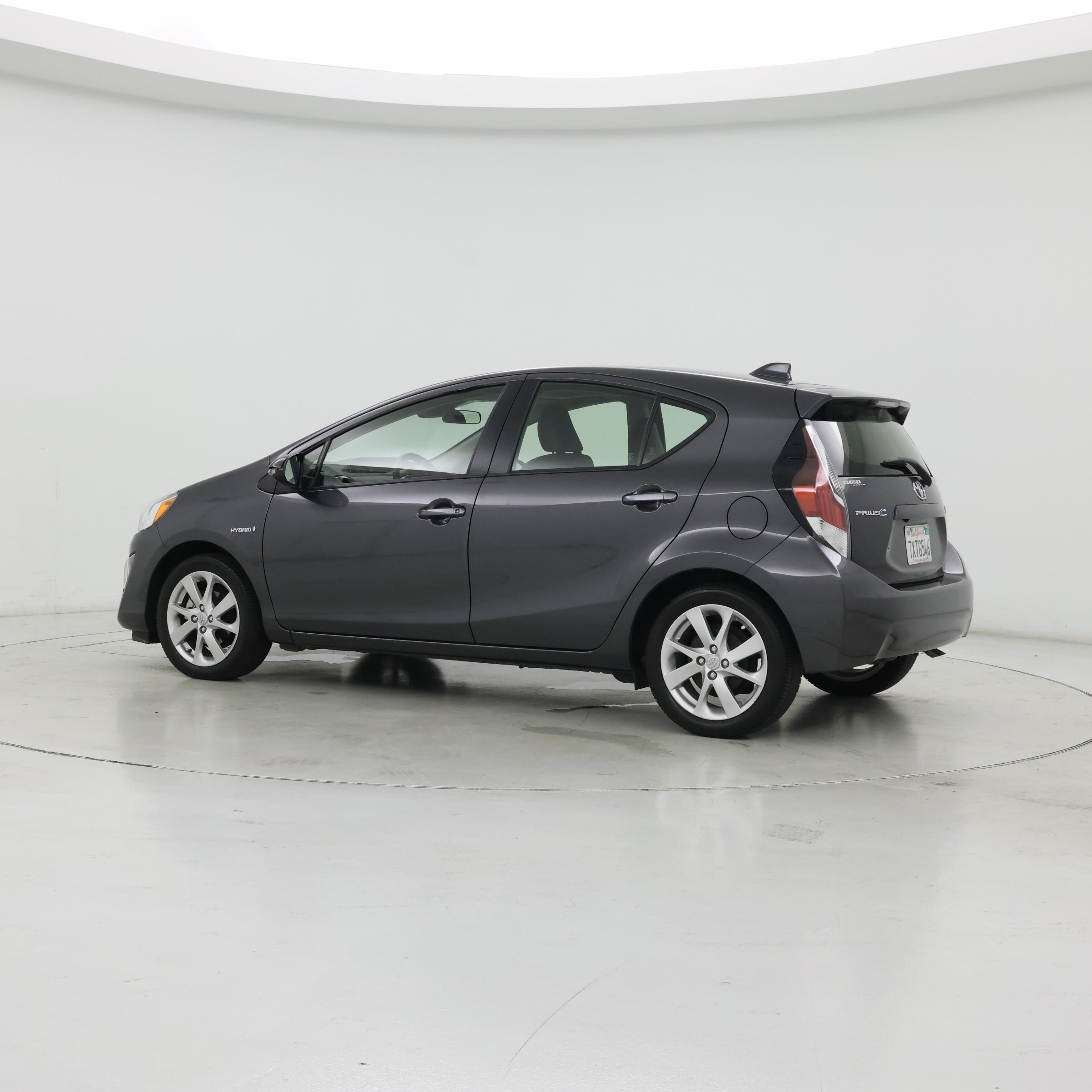 Thumbnail: 2016 Toyota Prius c - 2