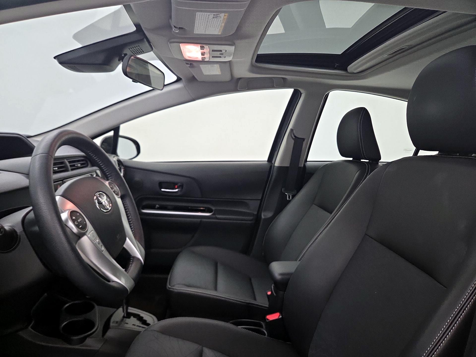 Thumbnail: 2016 Toyota Prius c - 19