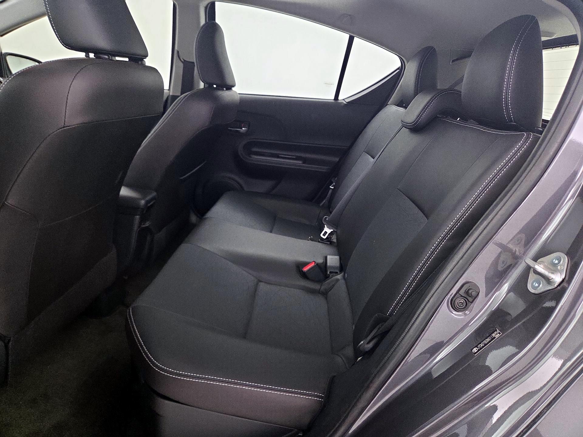 Thumbnail: 2016 Toyota Prius c - 20