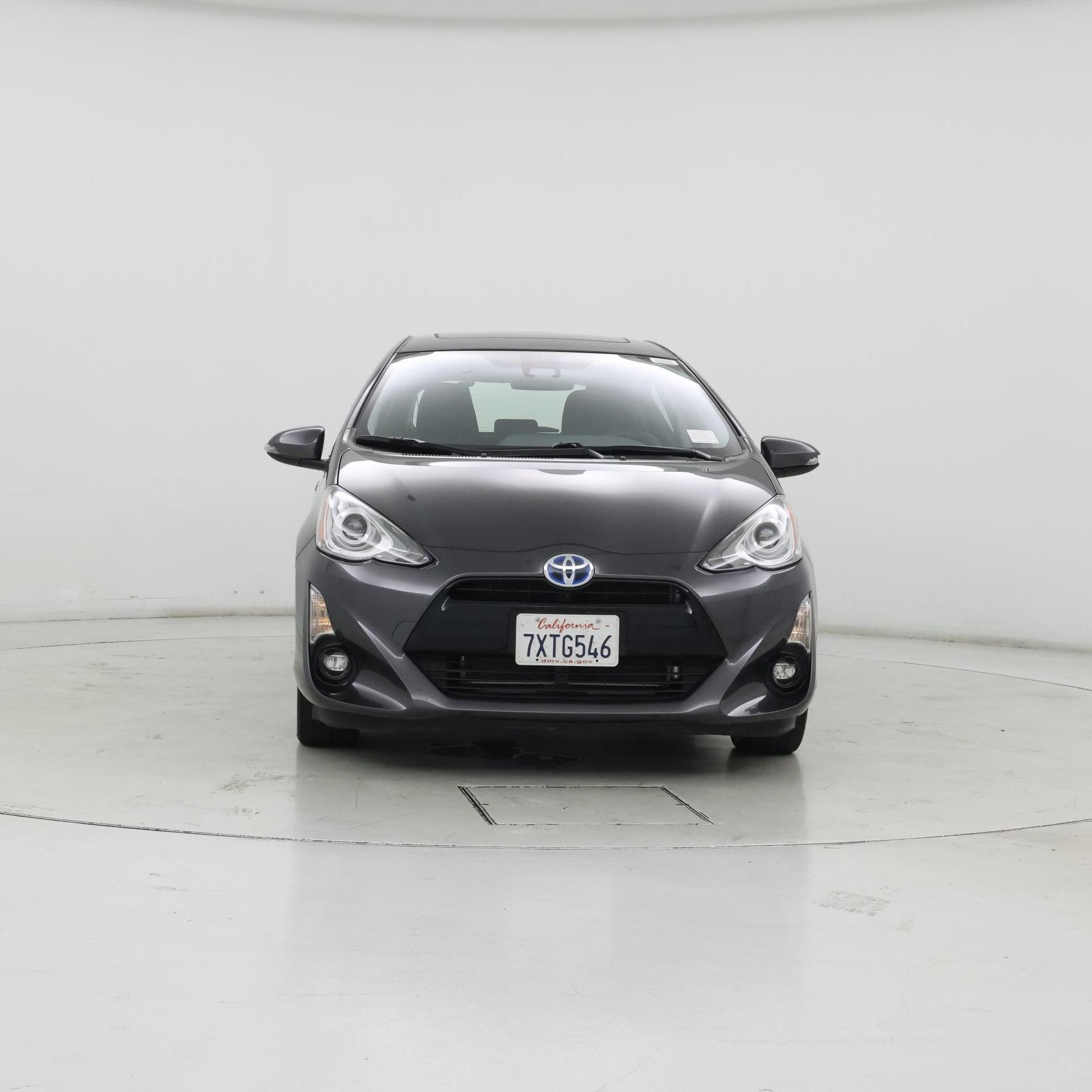 Thumbnail: 2016 Toyota Prius c - 5