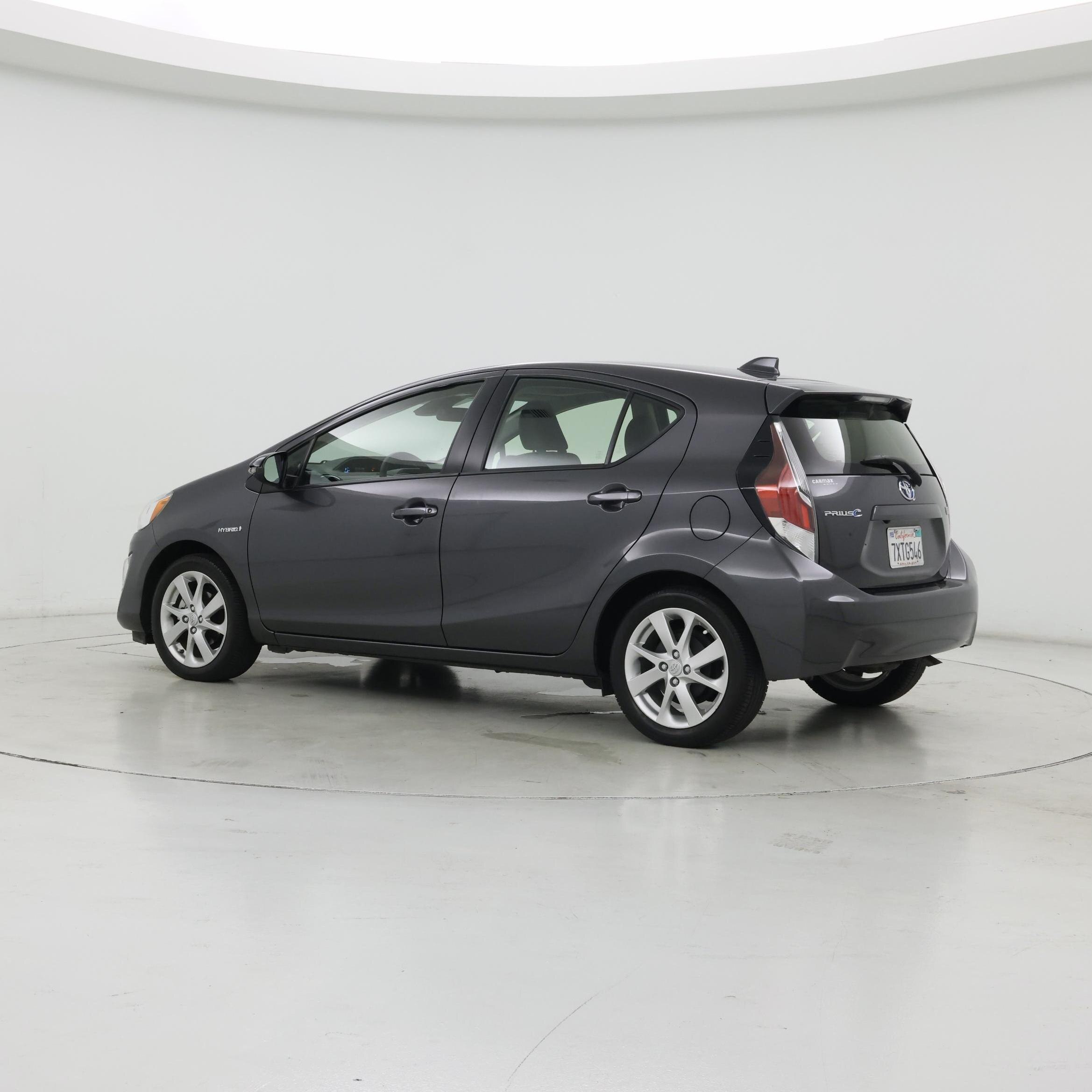 Thumbnail: 2016 Toyota Prius c - 8