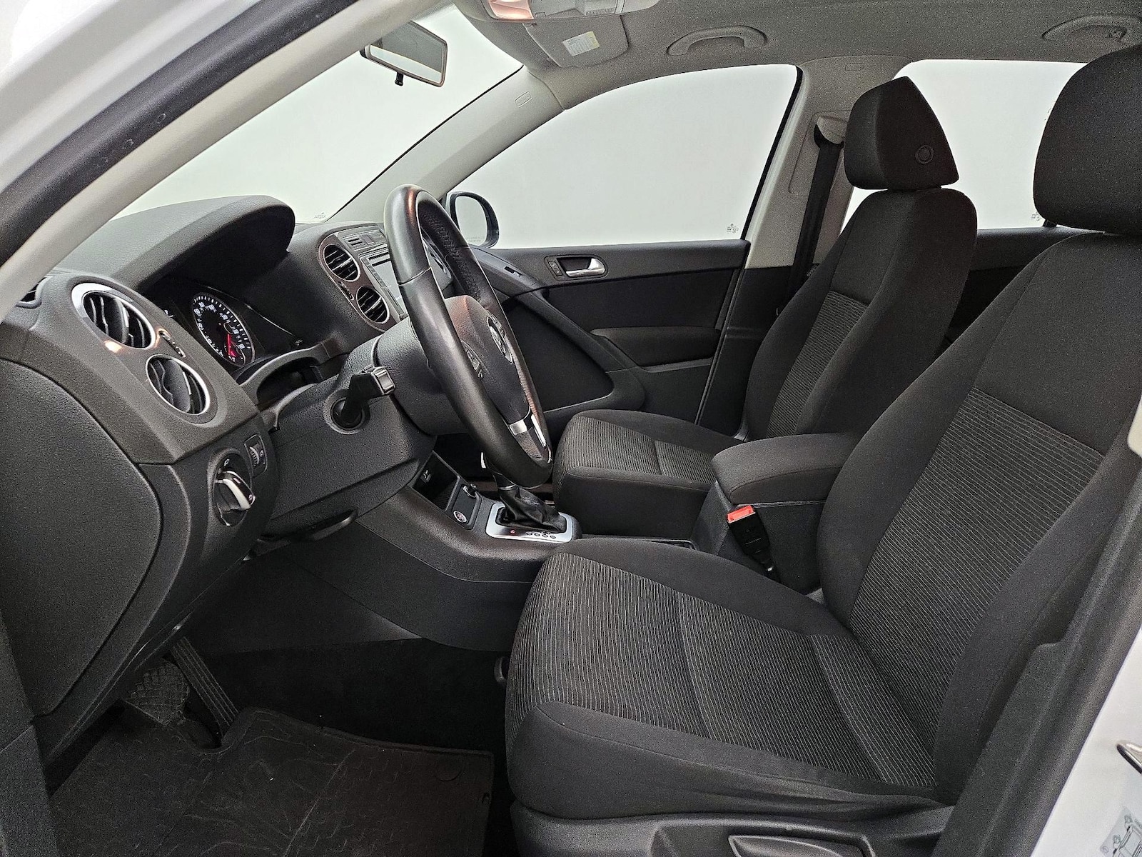 2017 Volkswagen Tiguan S - Photo 12