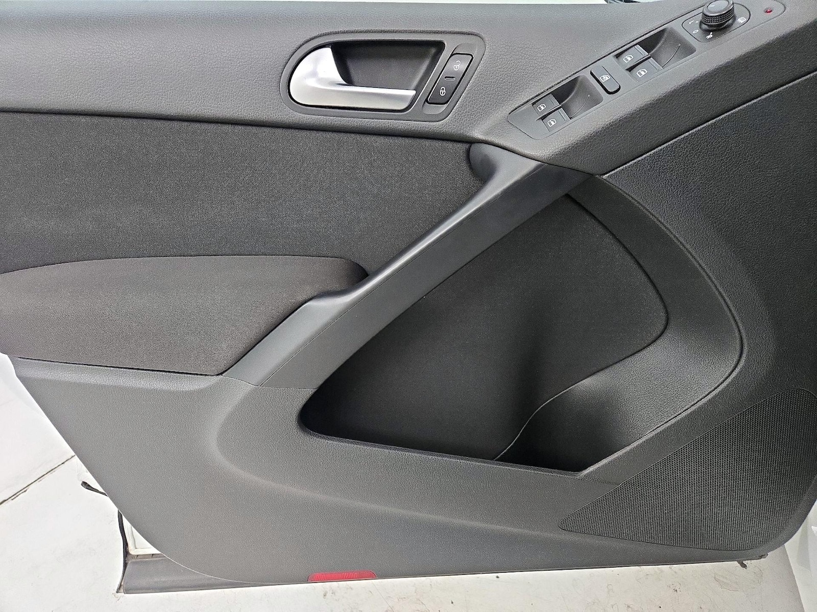 2017 Volkswagen Tiguan S - Photo 13