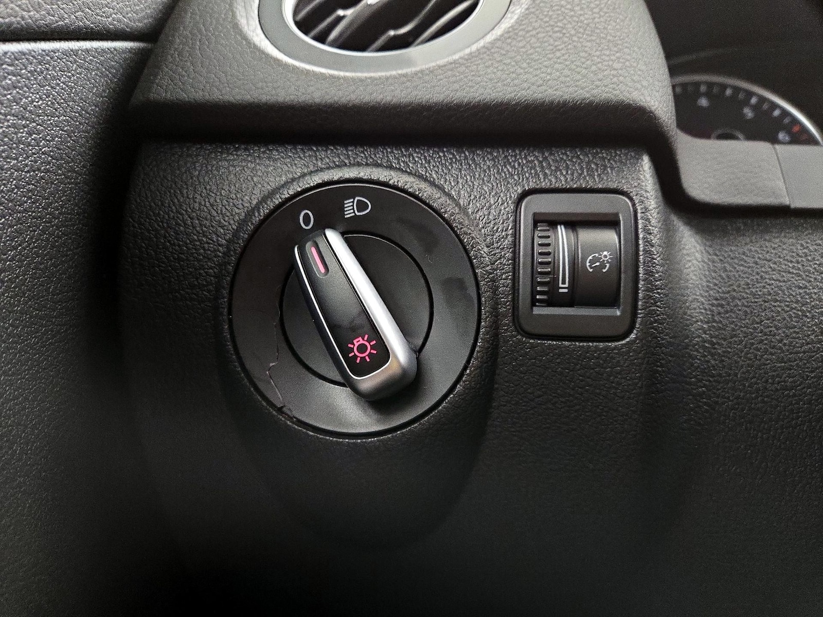 2017 Volkswagen Tiguan S - Photo 14