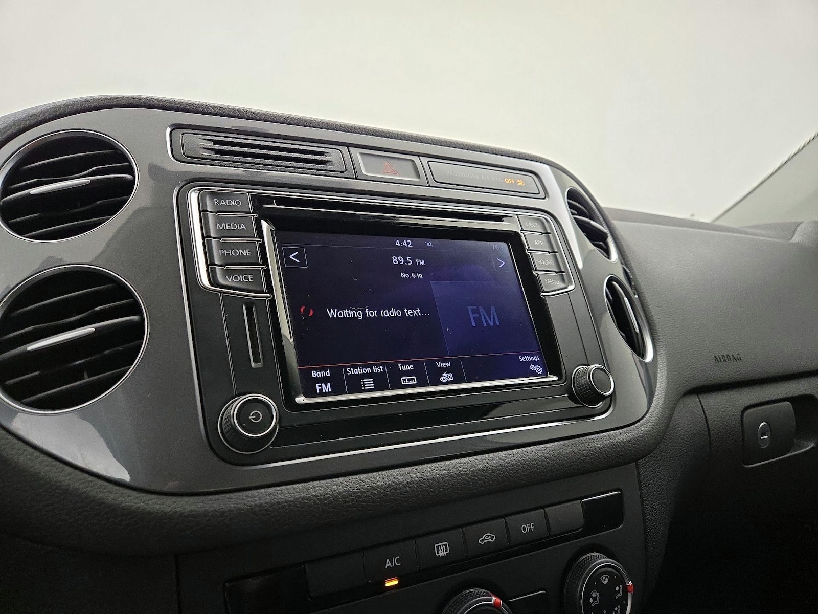2017 Volkswagen Tiguan S - Photo 16