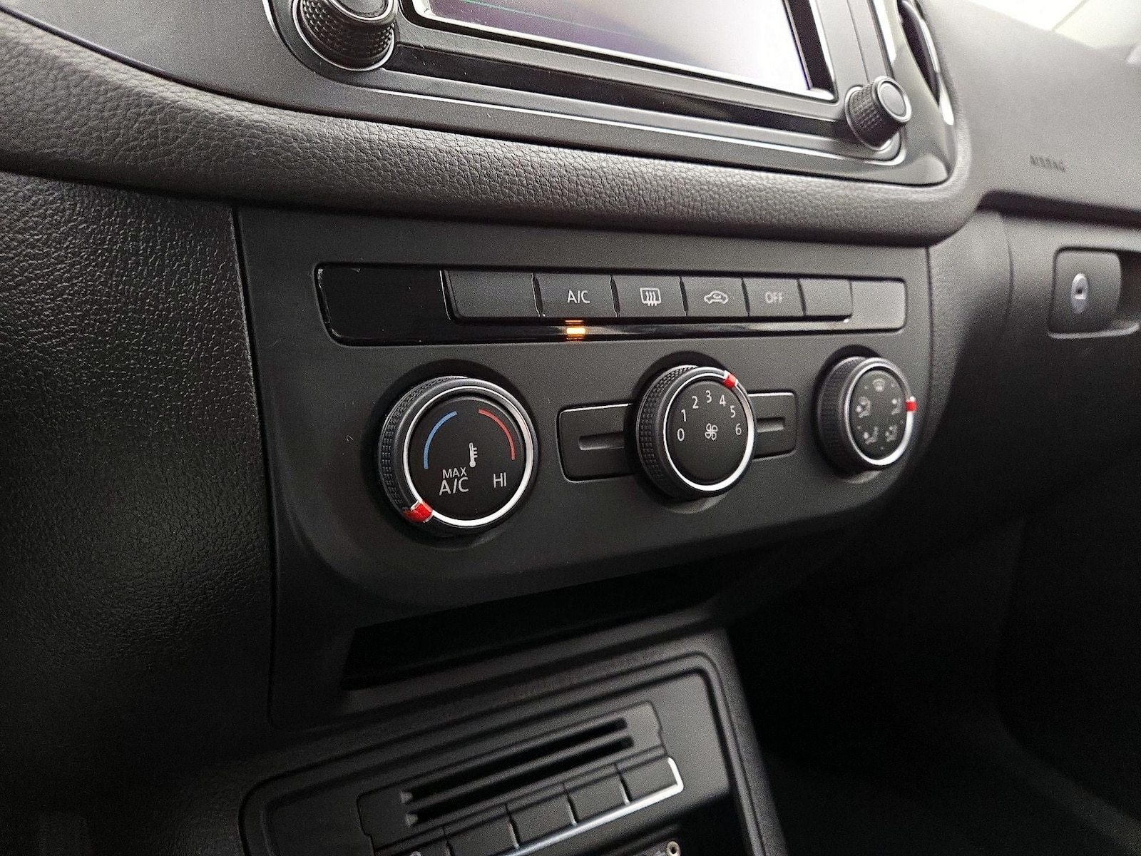 2017 Volkswagen Tiguan S - Photo 17