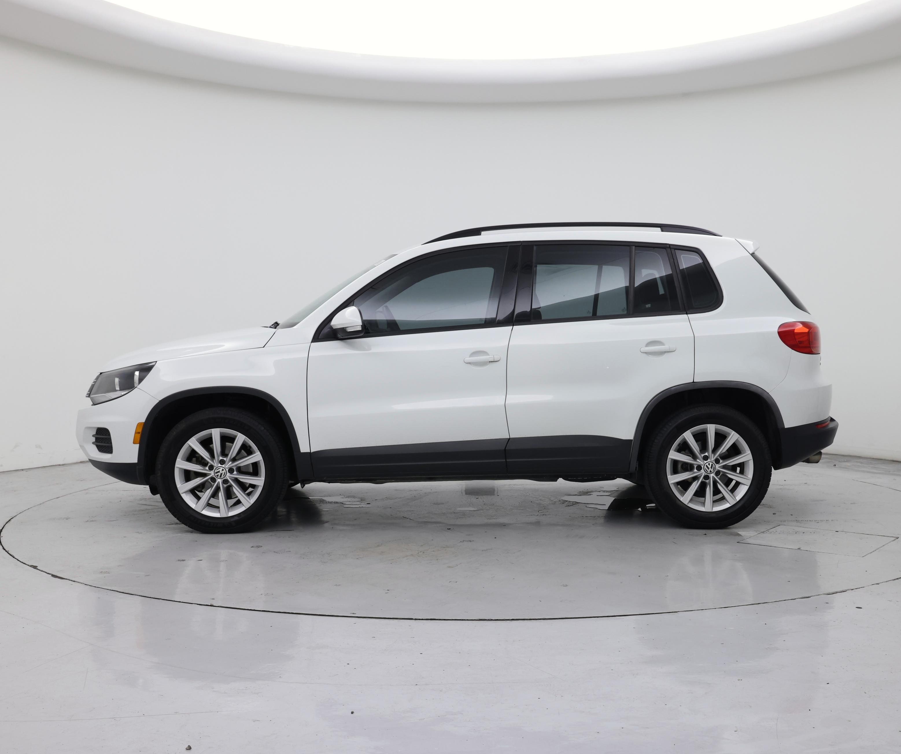 Thumbnail: 2017 Volkswagen Tiguan - 3