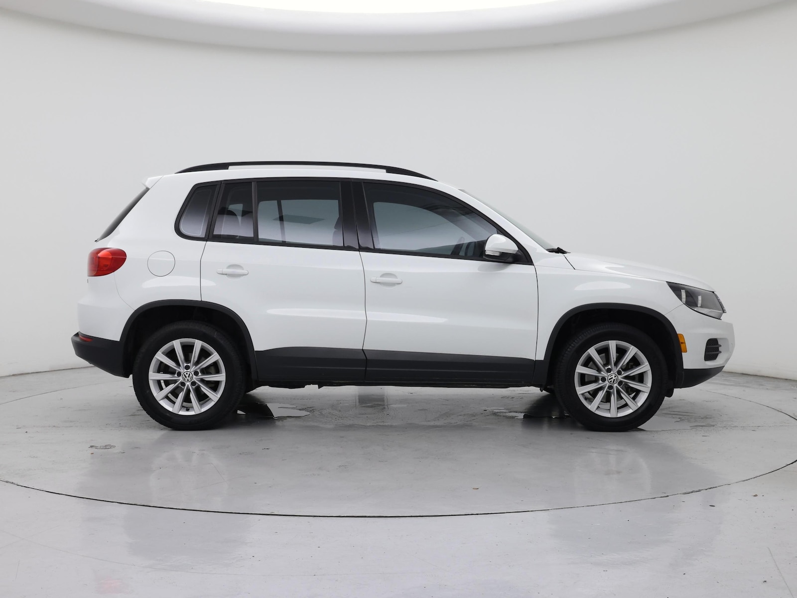 2017 Volkswagen Tiguan S - Photo 8