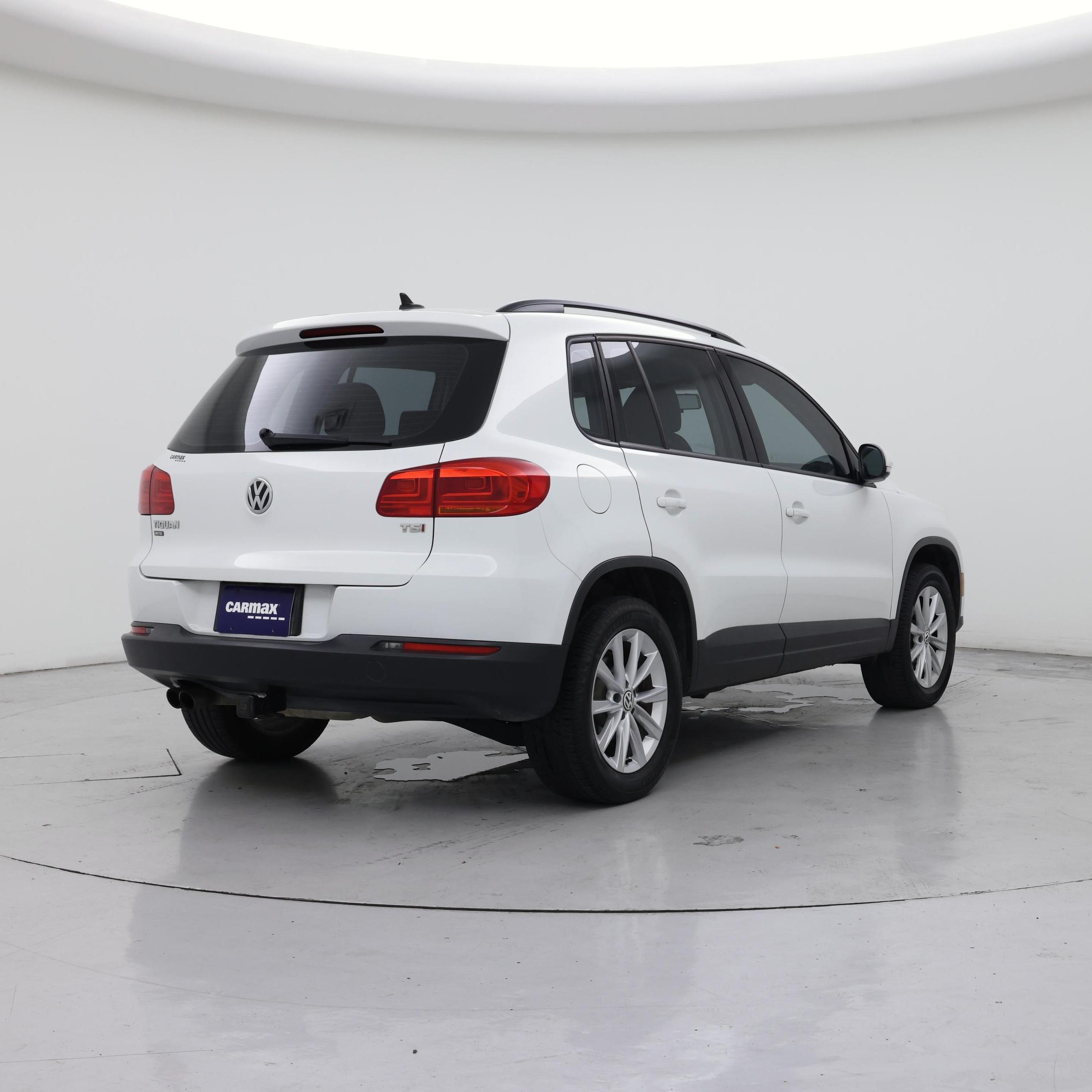 Thumbnail: 2017 Volkswagen Tiguan - 8