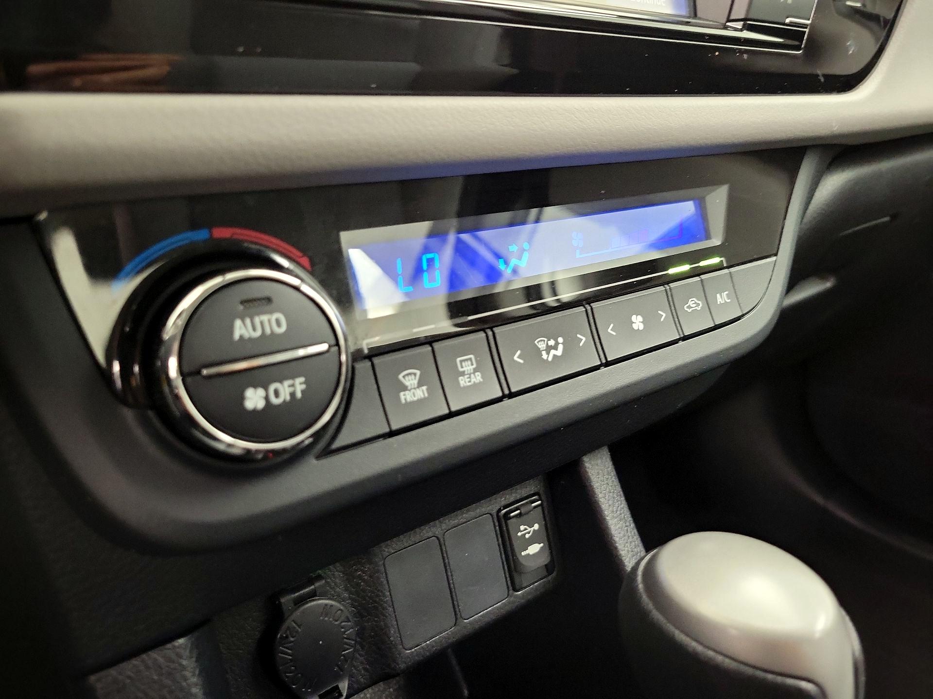 Thumbnail: 2016 Toyota Corolla - 16