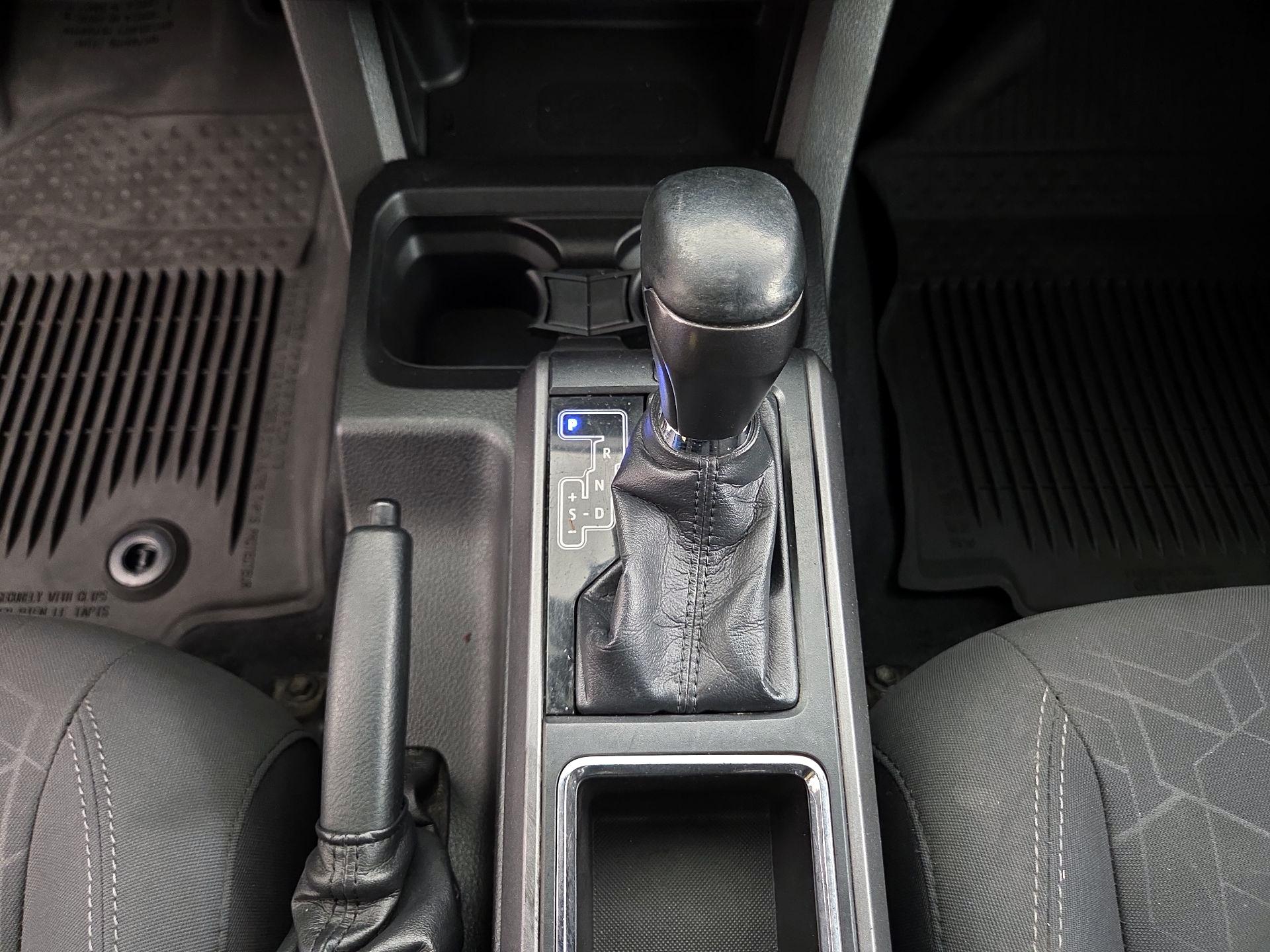 Thumbnail: 2016 Toyota Tacoma - 18