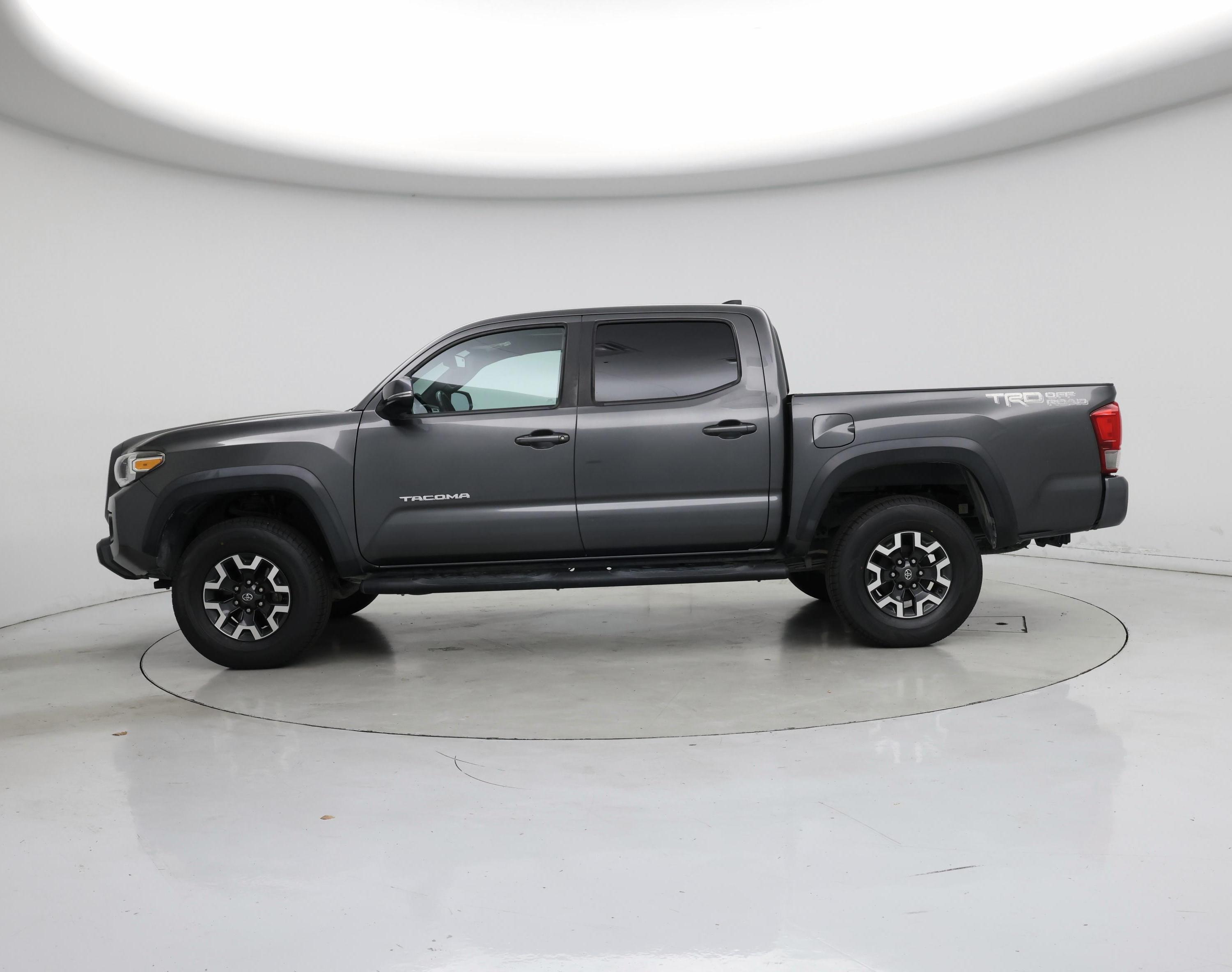 Thumbnail: 2016 Toyota Tacoma - 3