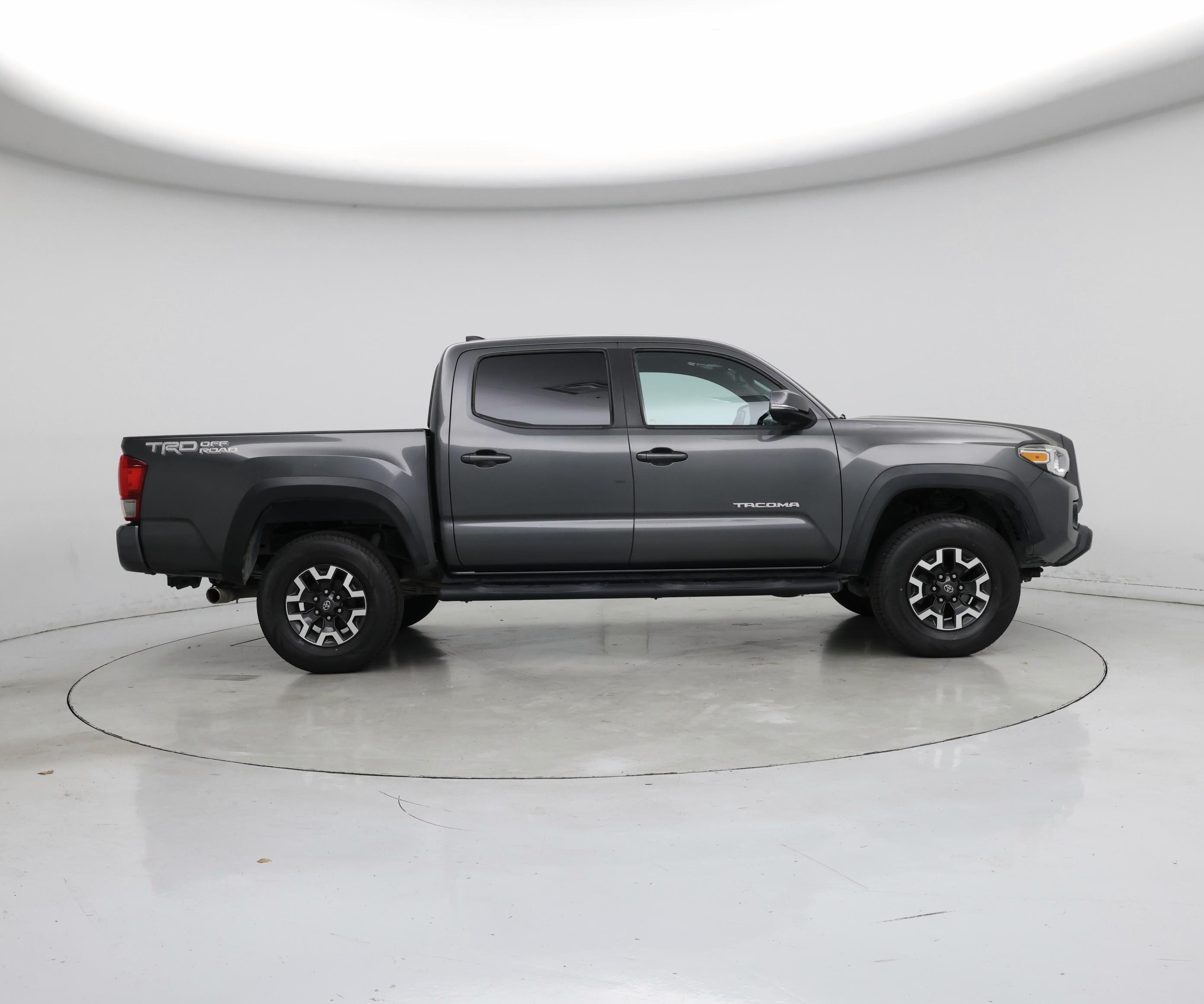 Thumbnail: 2016 Toyota Tacoma - 7