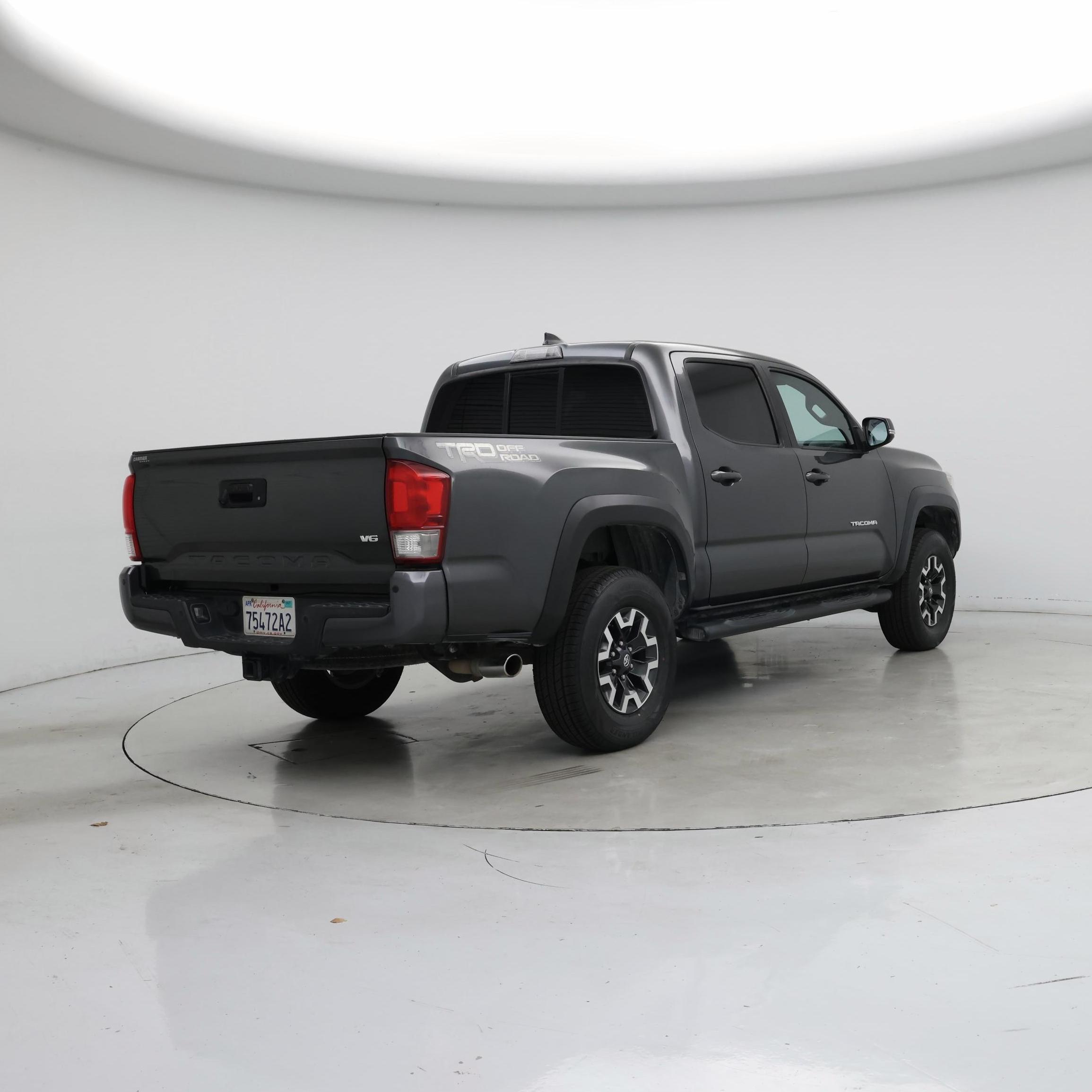 Thumbnail: 2016 Toyota Tacoma - 8