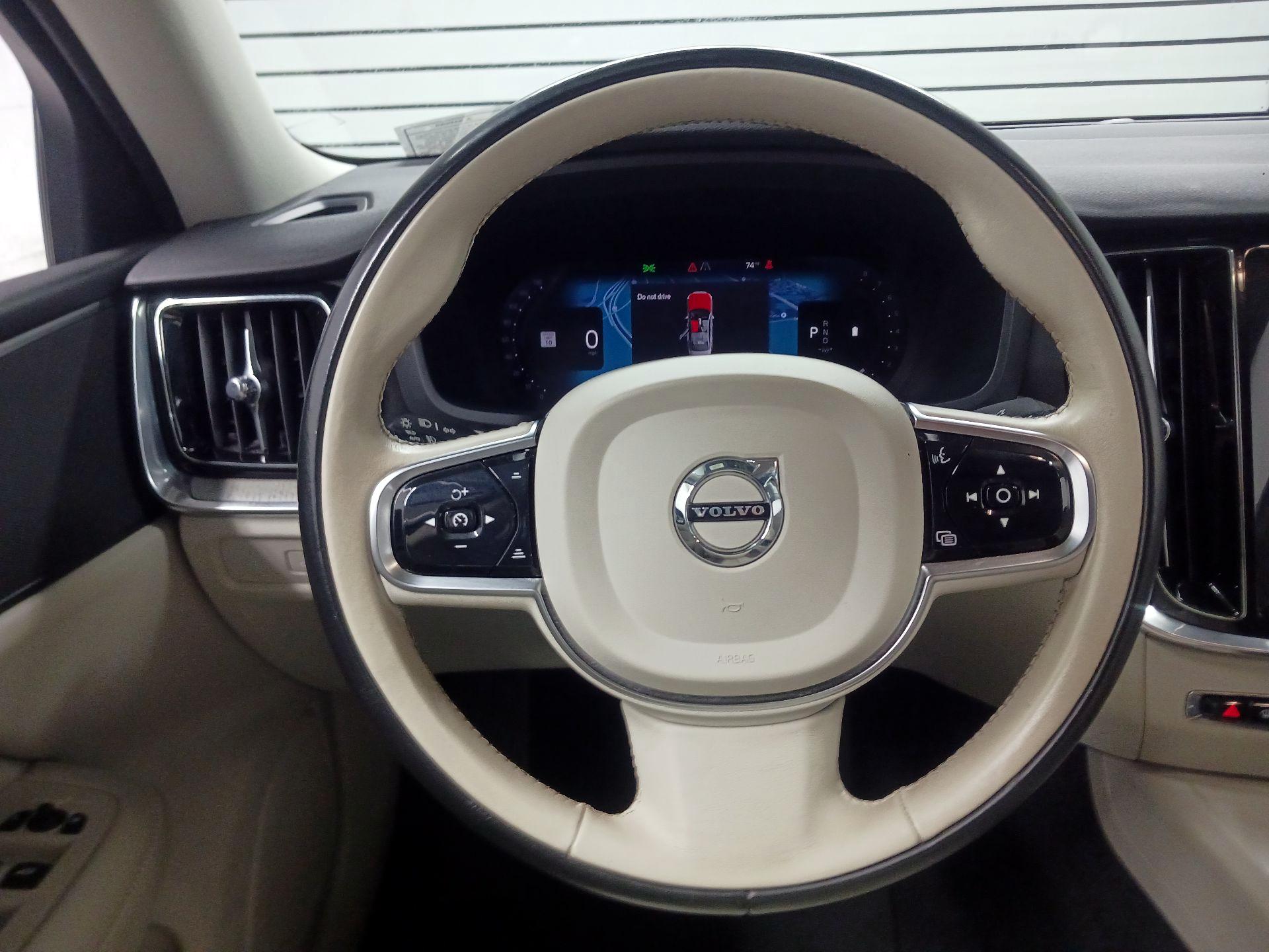 Thumbnail: 2024 Volvo S60 - 10