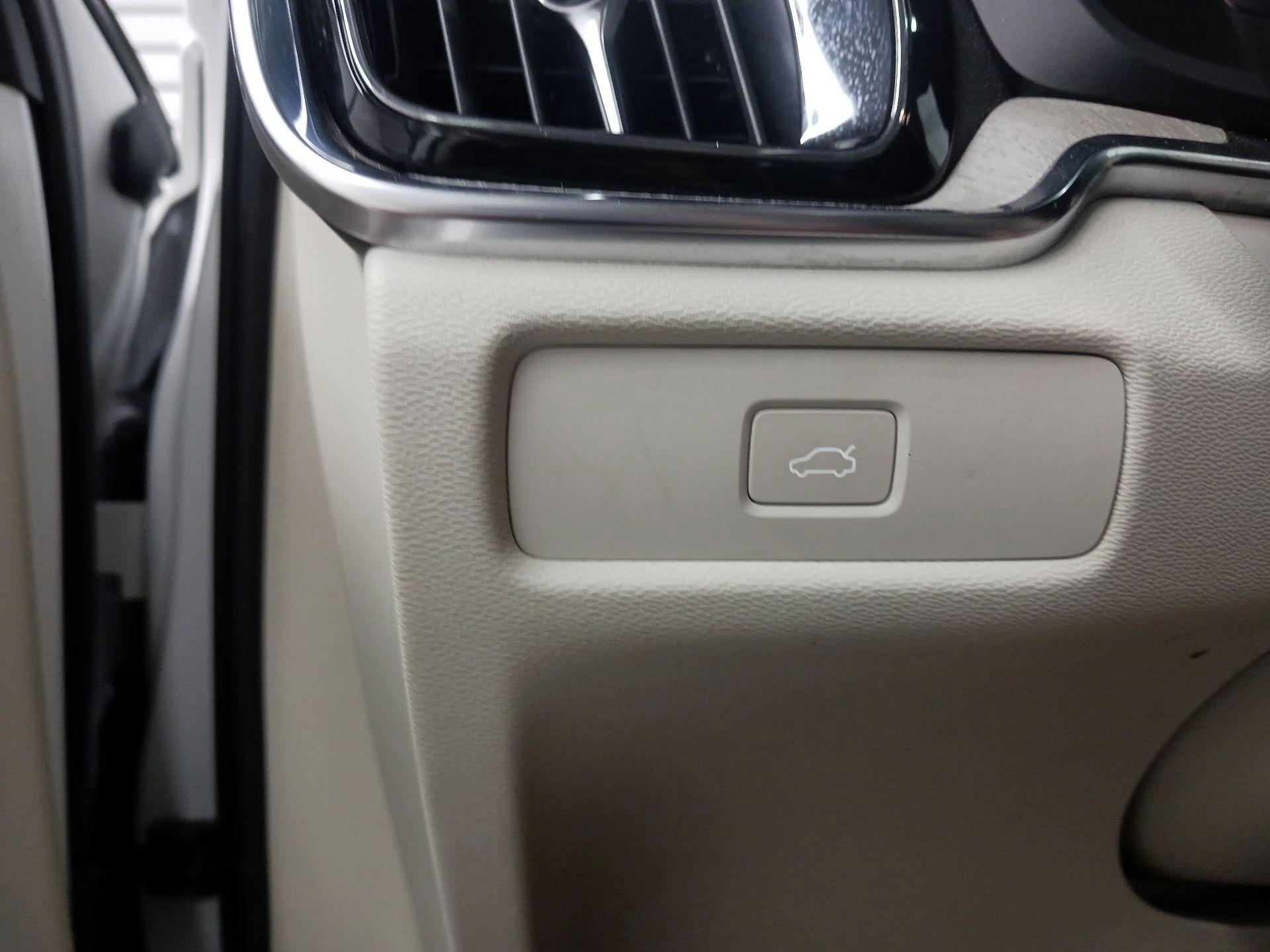 Thumbnail: 2024 Volvo S60 - 13