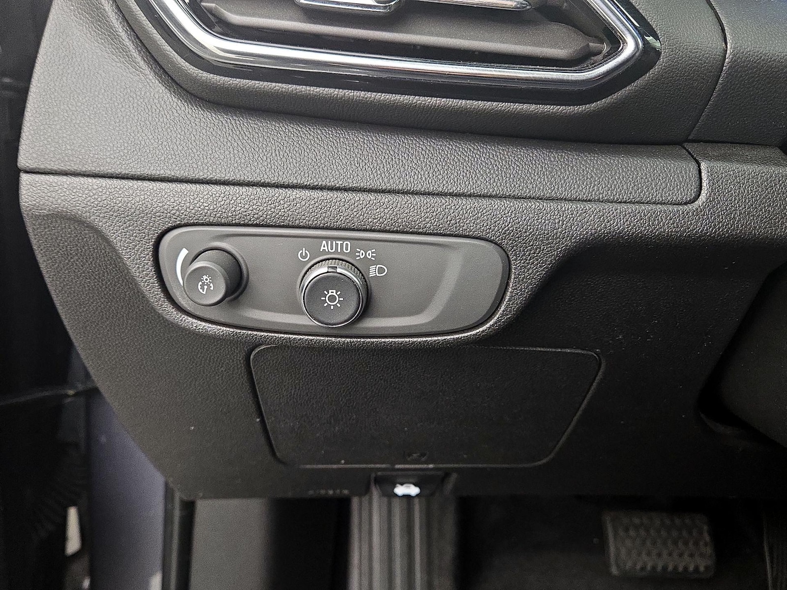 2023 Chevrolet Bolt EUV LT - Photo 14