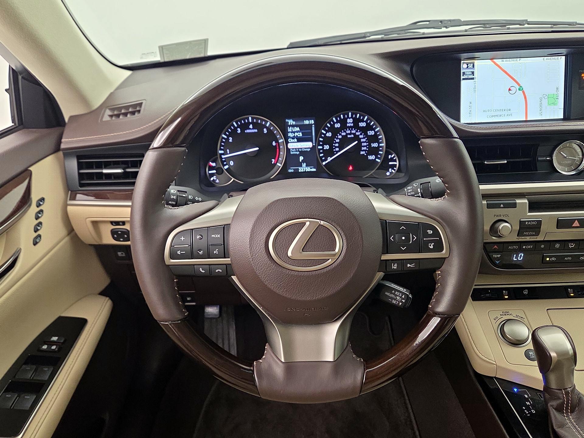 Thumbnail: 2017 Lexus ES - 10