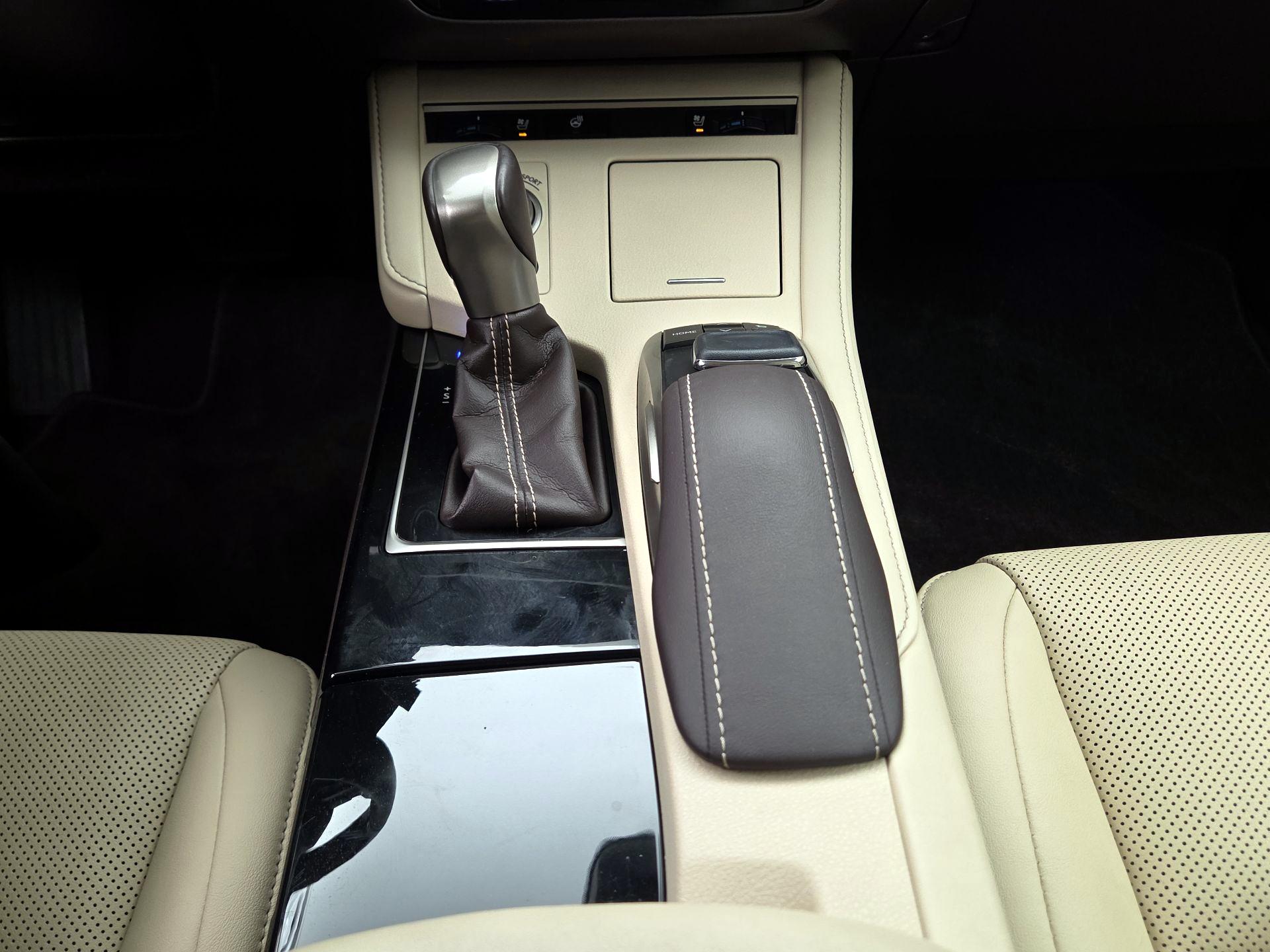 Thumbnail: 2017 Lexus ES - 18