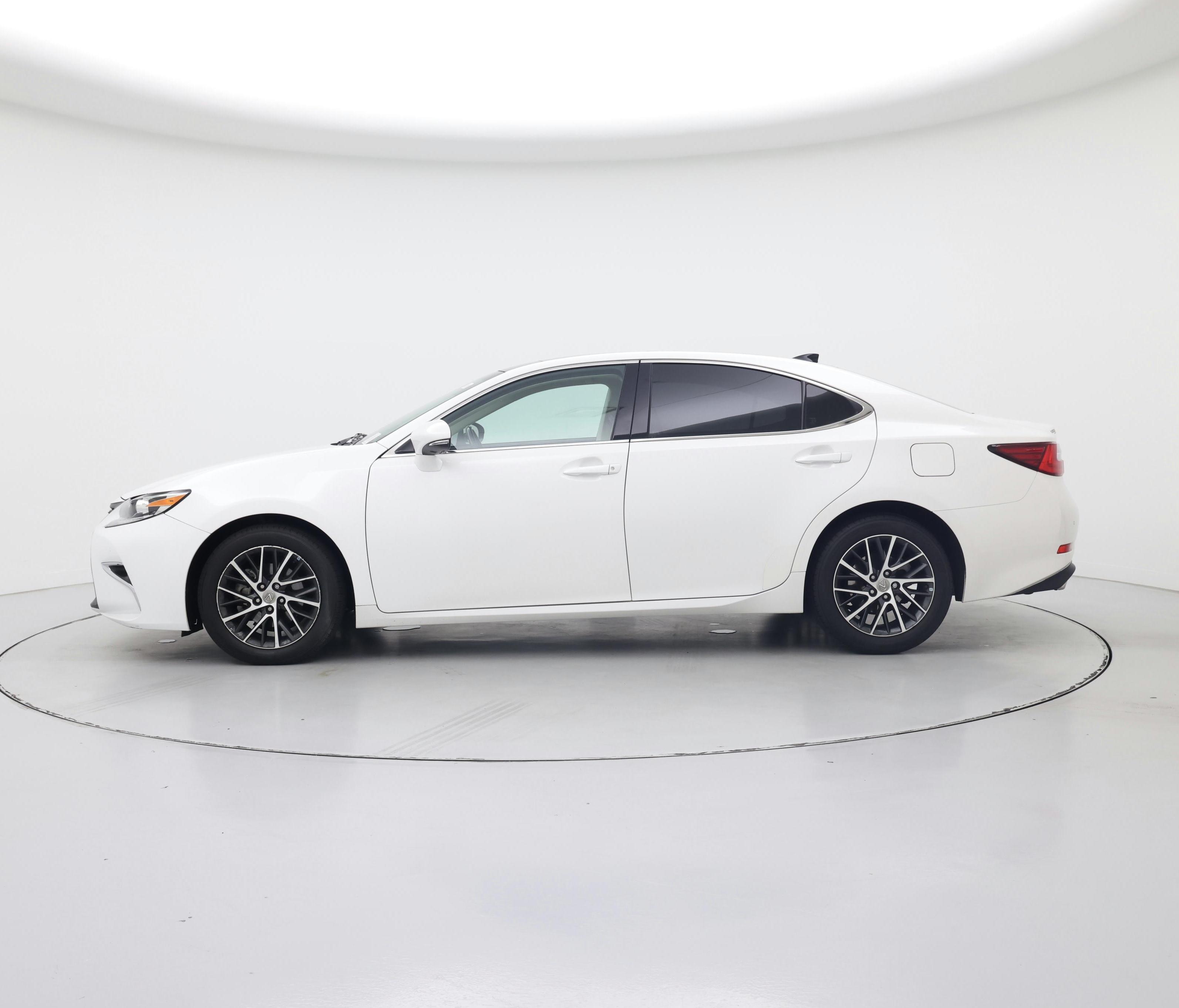 Thumbnail: 2017 Lexus ES - 3