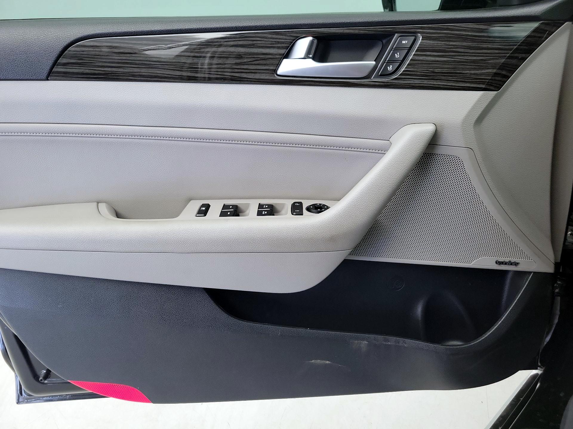 Thumbnail: 2015 Hyundai Sonata - 12