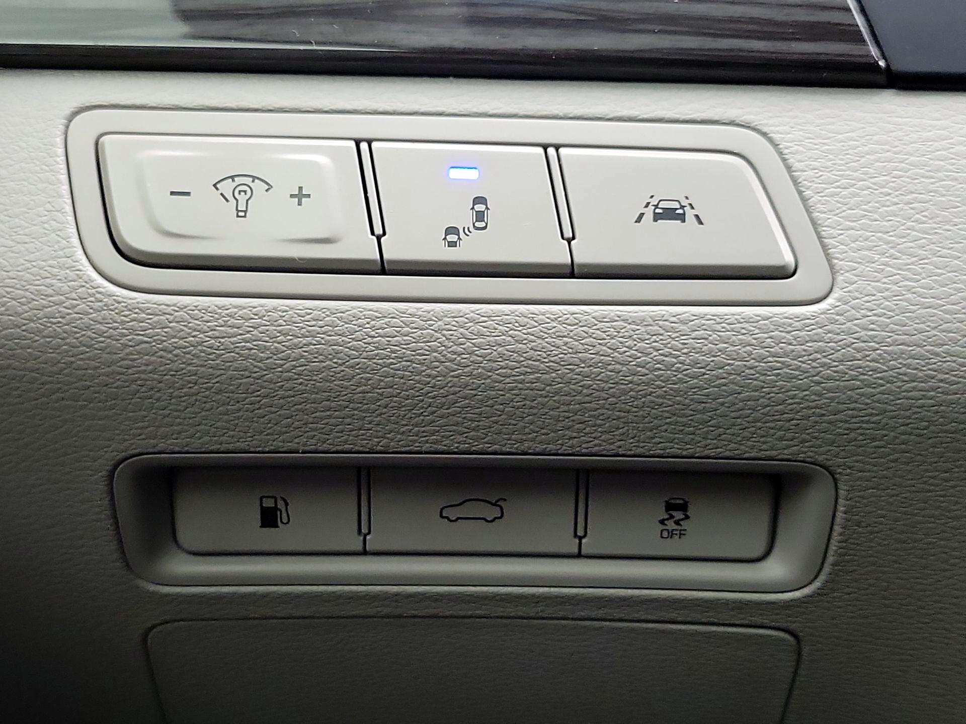 Thumbnail: 2015 Hyundai Sonata - 13