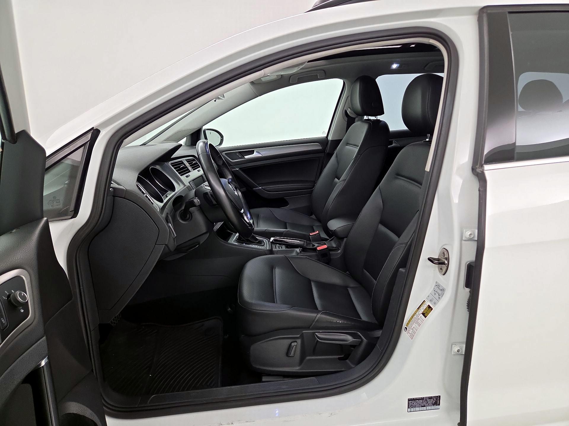 Thumbnail: 2016 Volkswagen Golf - 11