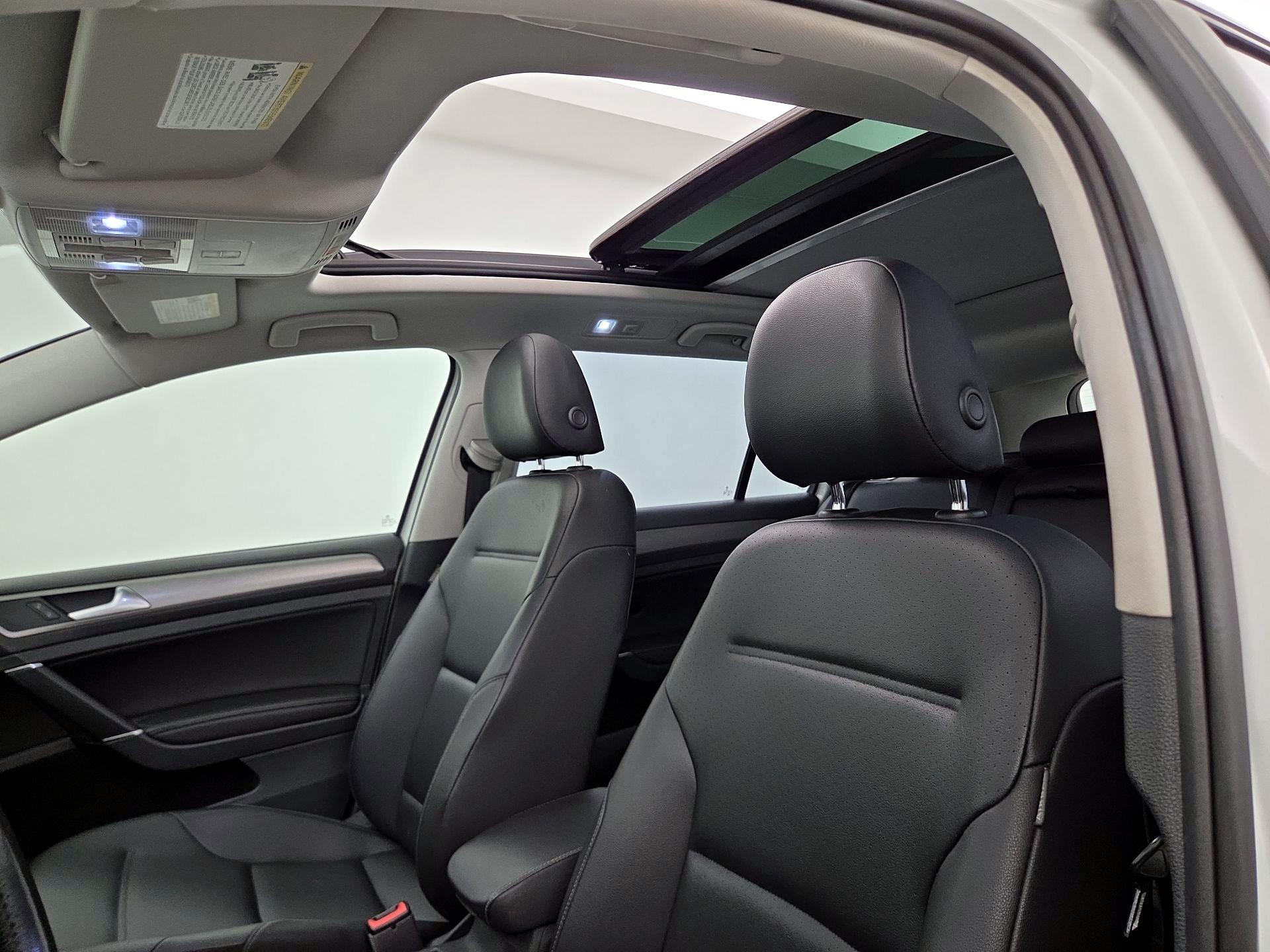 Thumbnail: 2016 Volkswagen Golf - 19