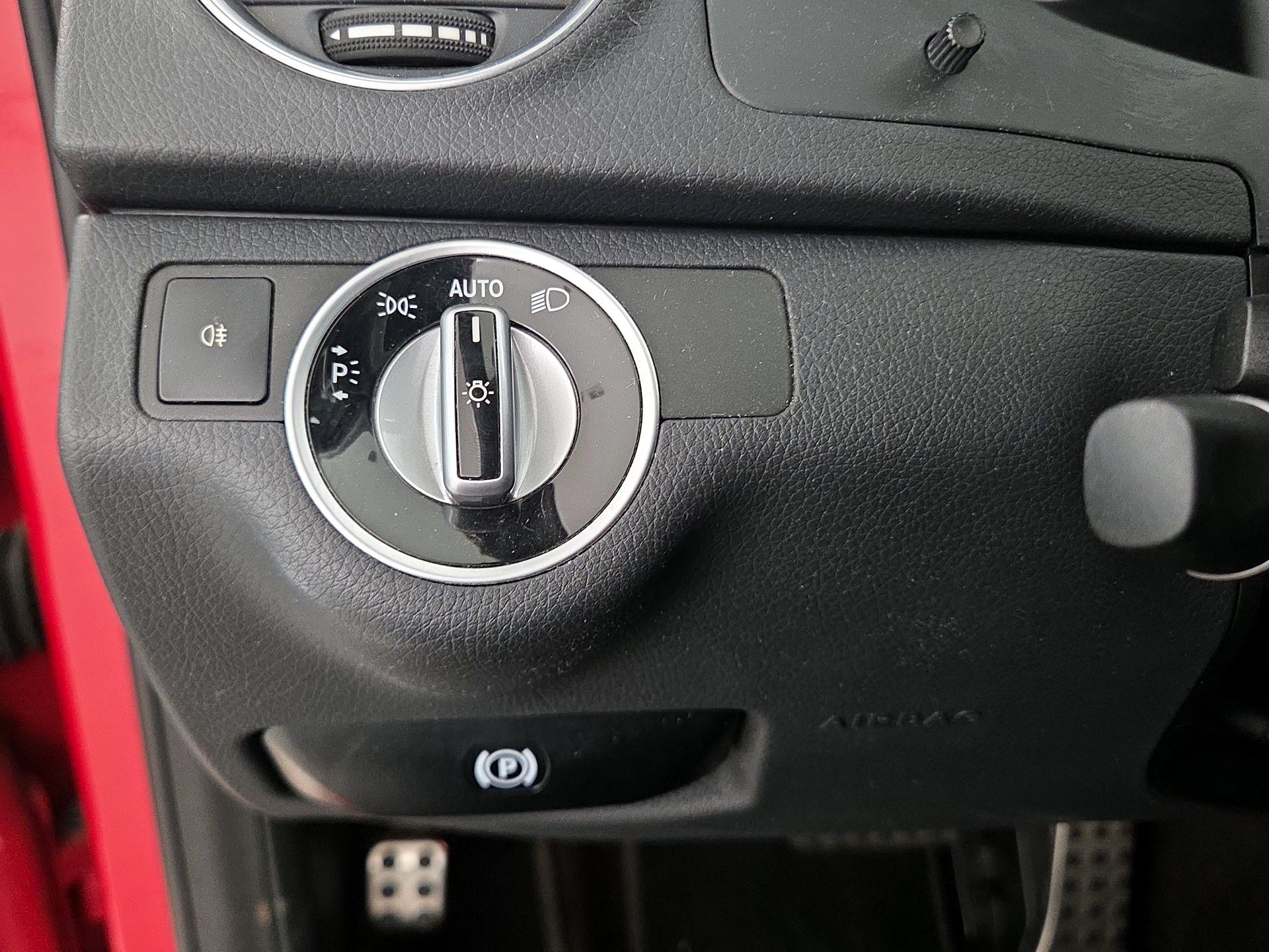 Thumbnail: 2015 Mercedes-Benz C-Class - 13