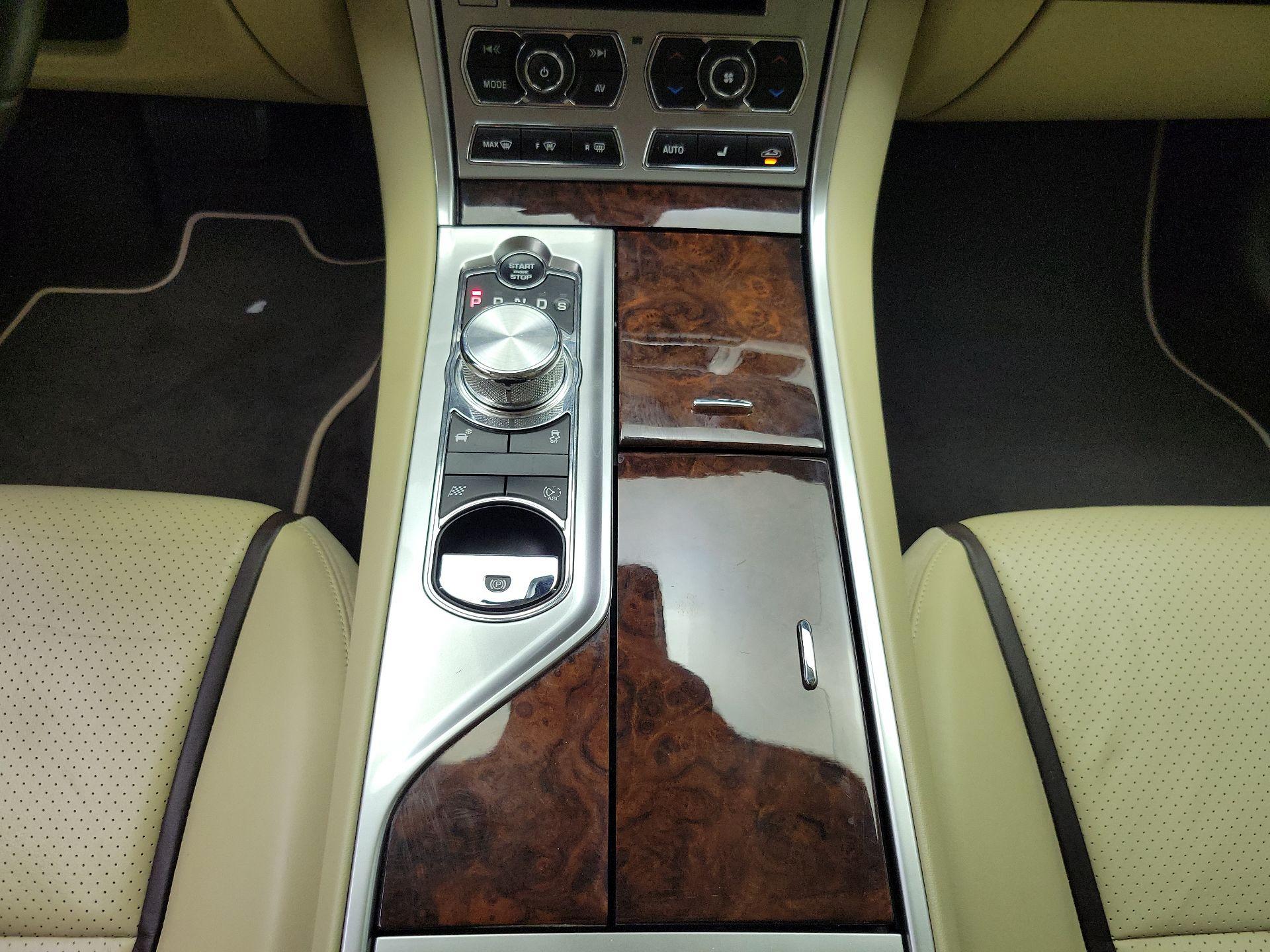 Thumbnail: 2015 Jaguar XF - 17