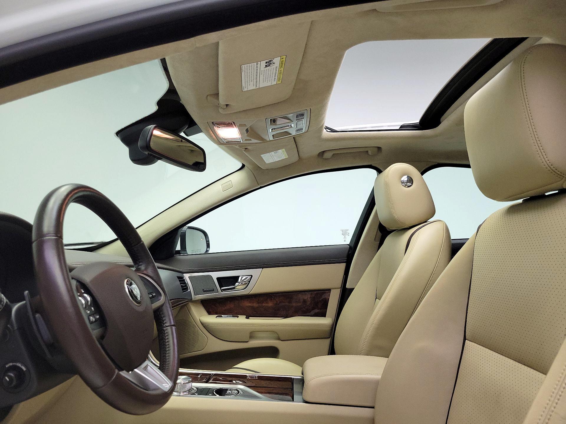 Thumbnail: 2015 Jaguar XF - 19