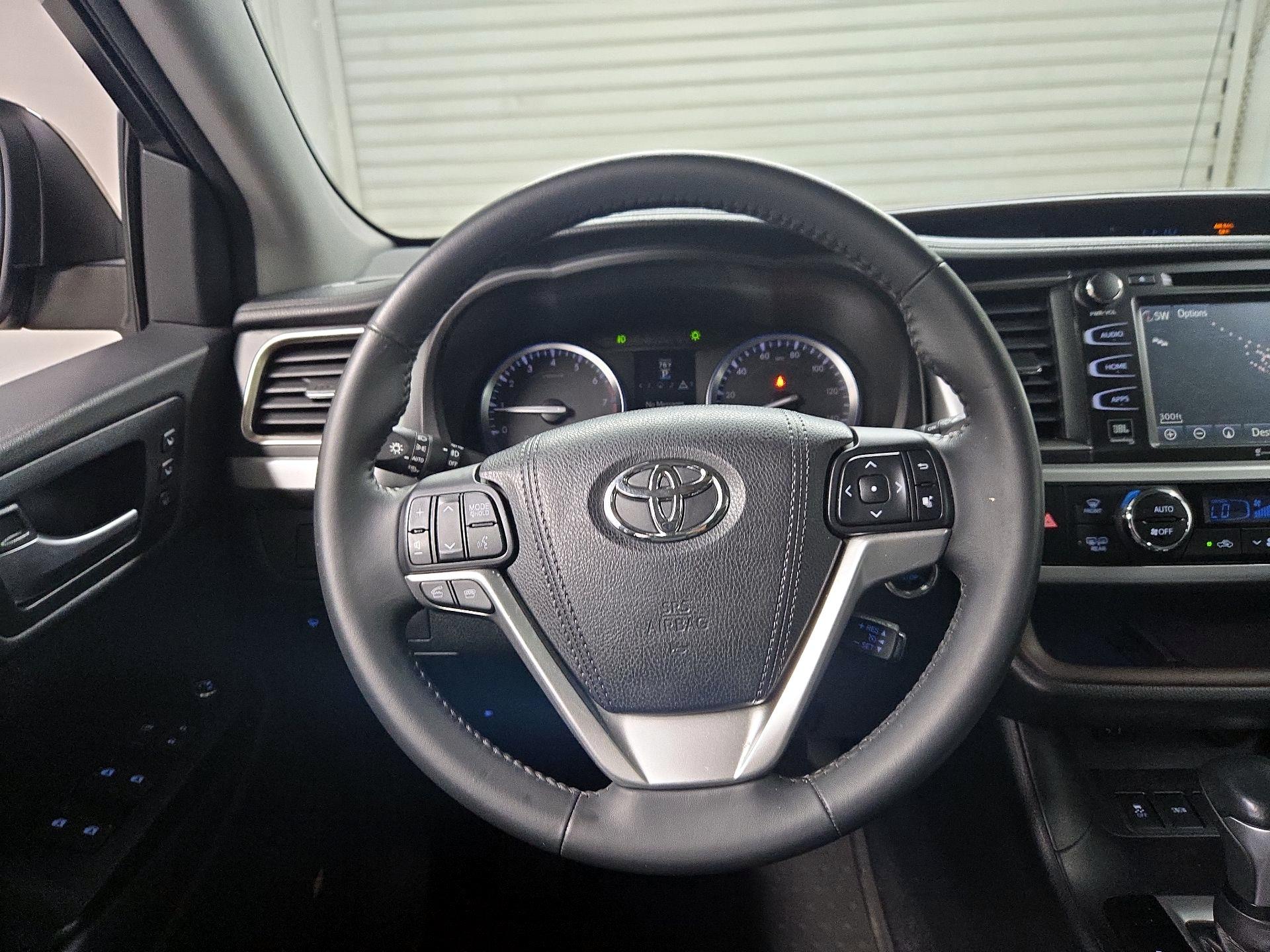 Thumbnail: 2016 Toyota Highlander - 10