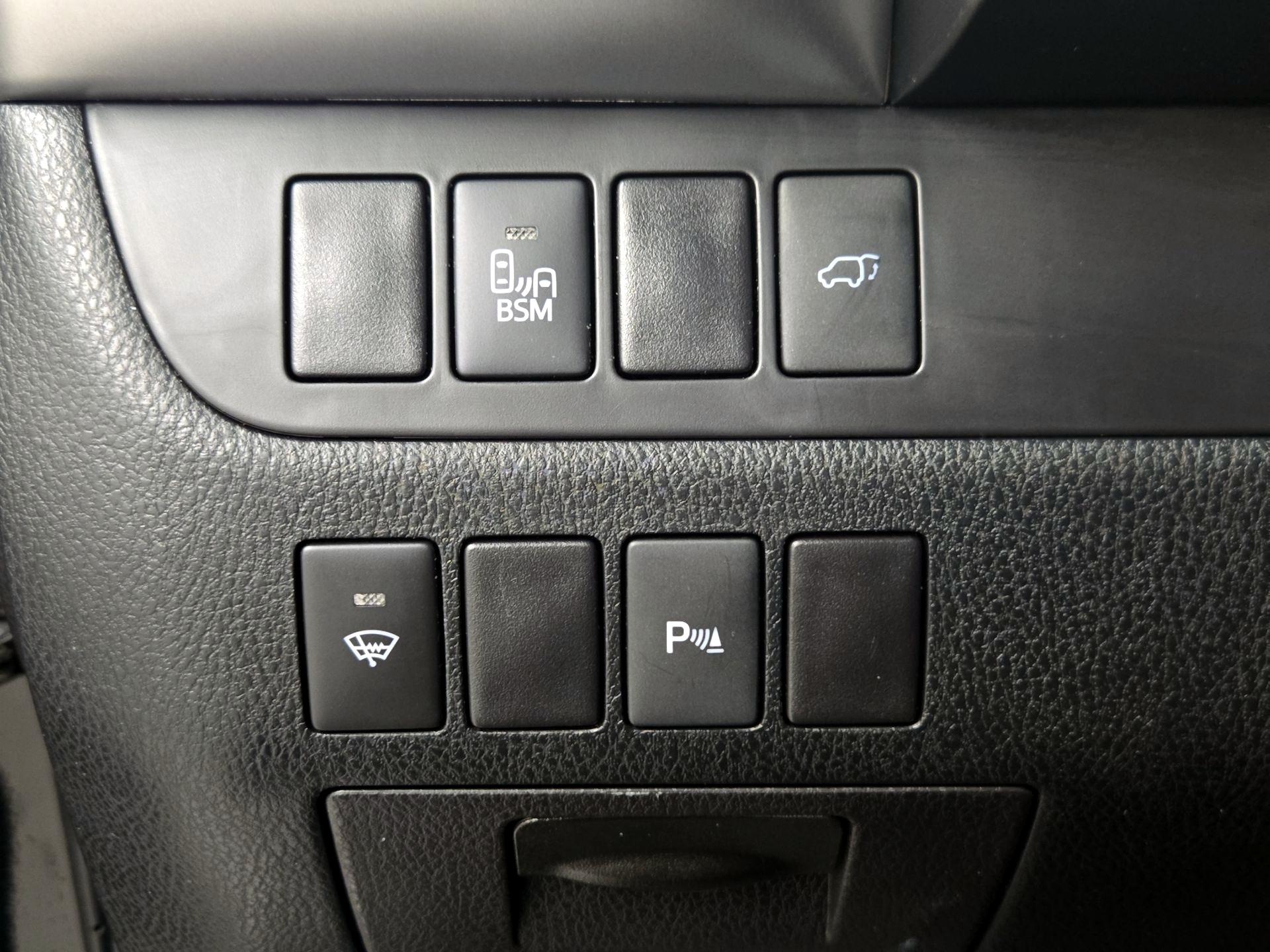 Thumbnail: 2016 Toyota Highlander - 13