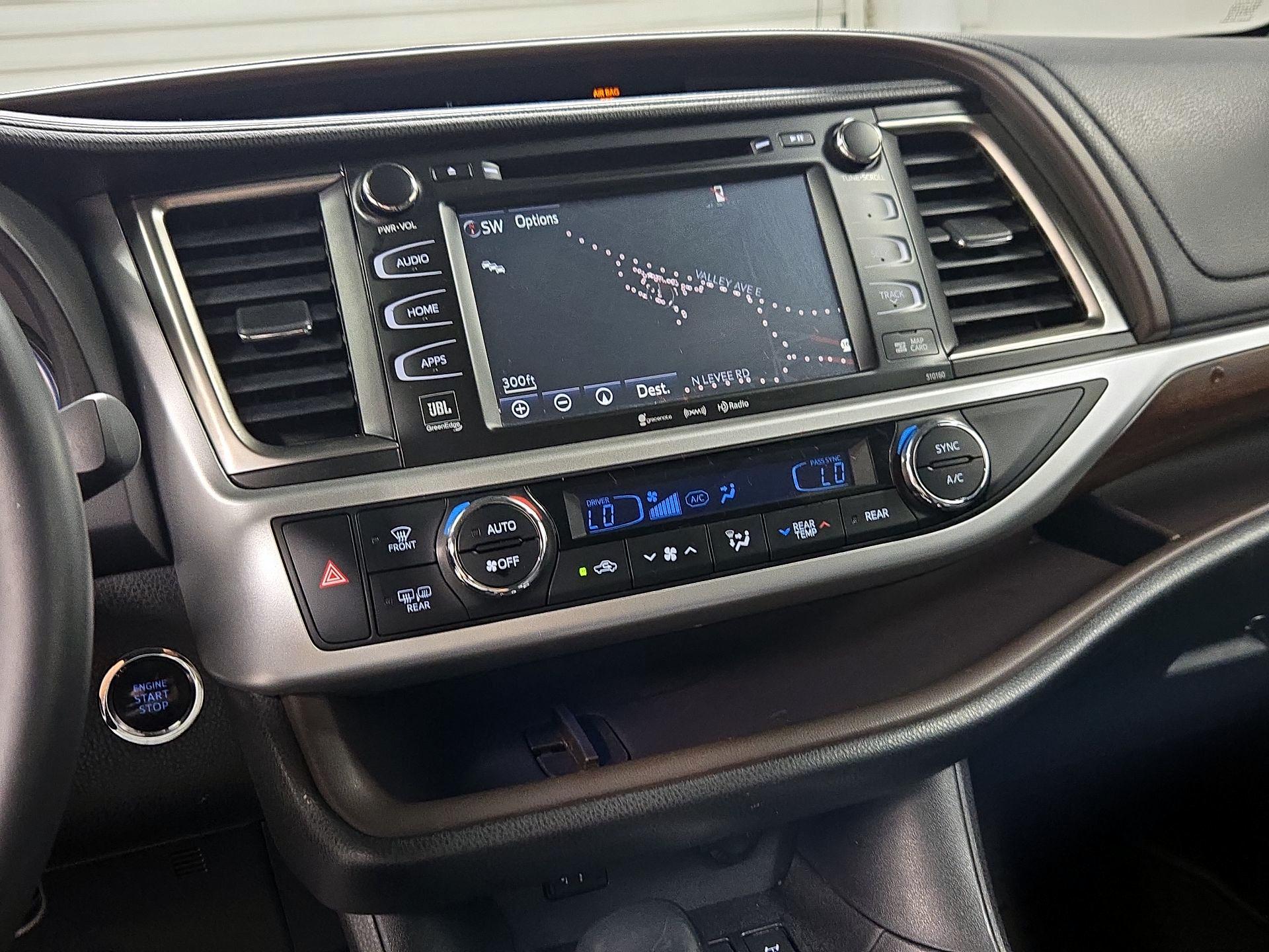 Thumbnail: 2016 Toyota Highlander - 14