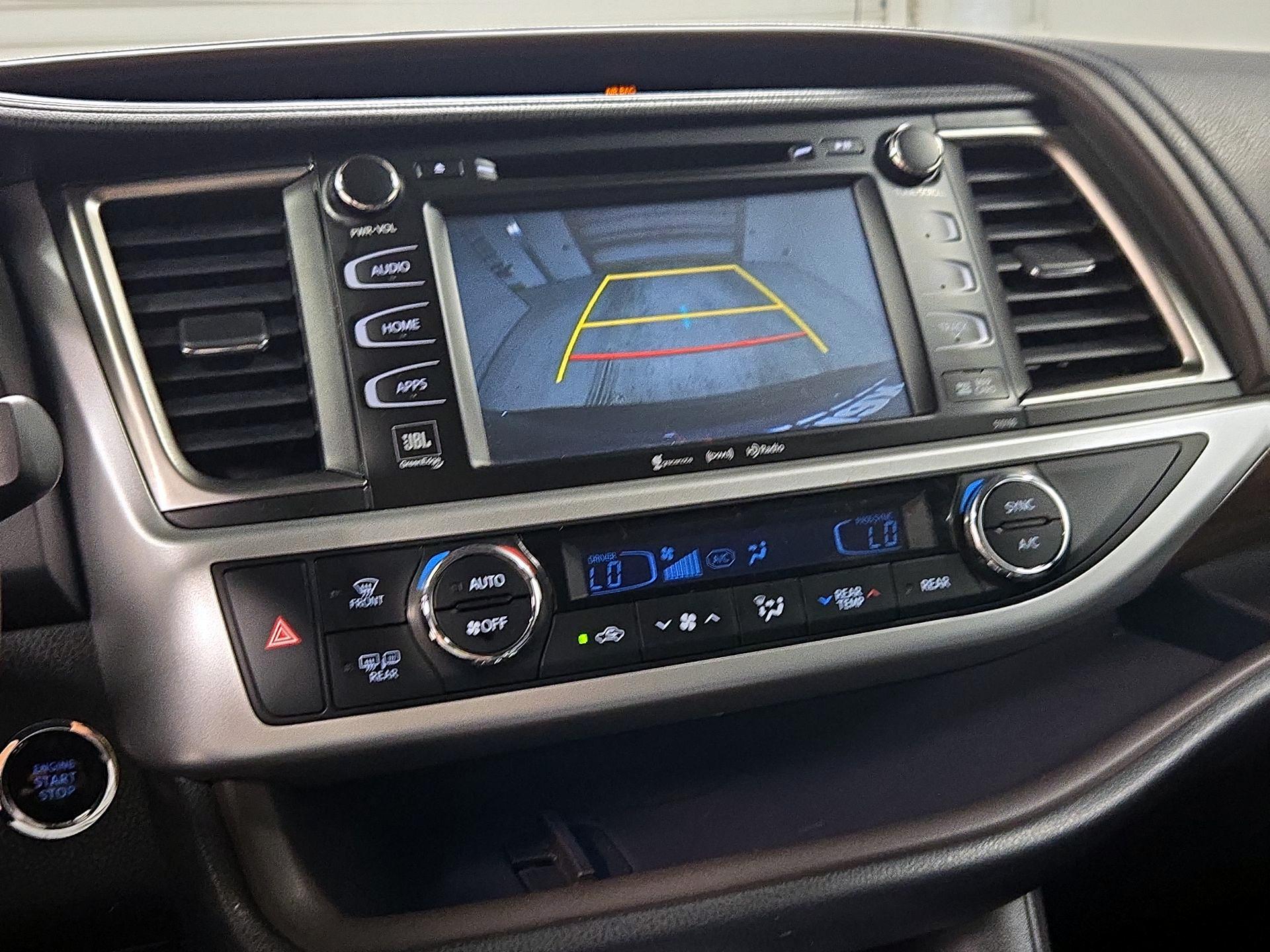 Thumbnail: 2016 Toyota Highlander - 15