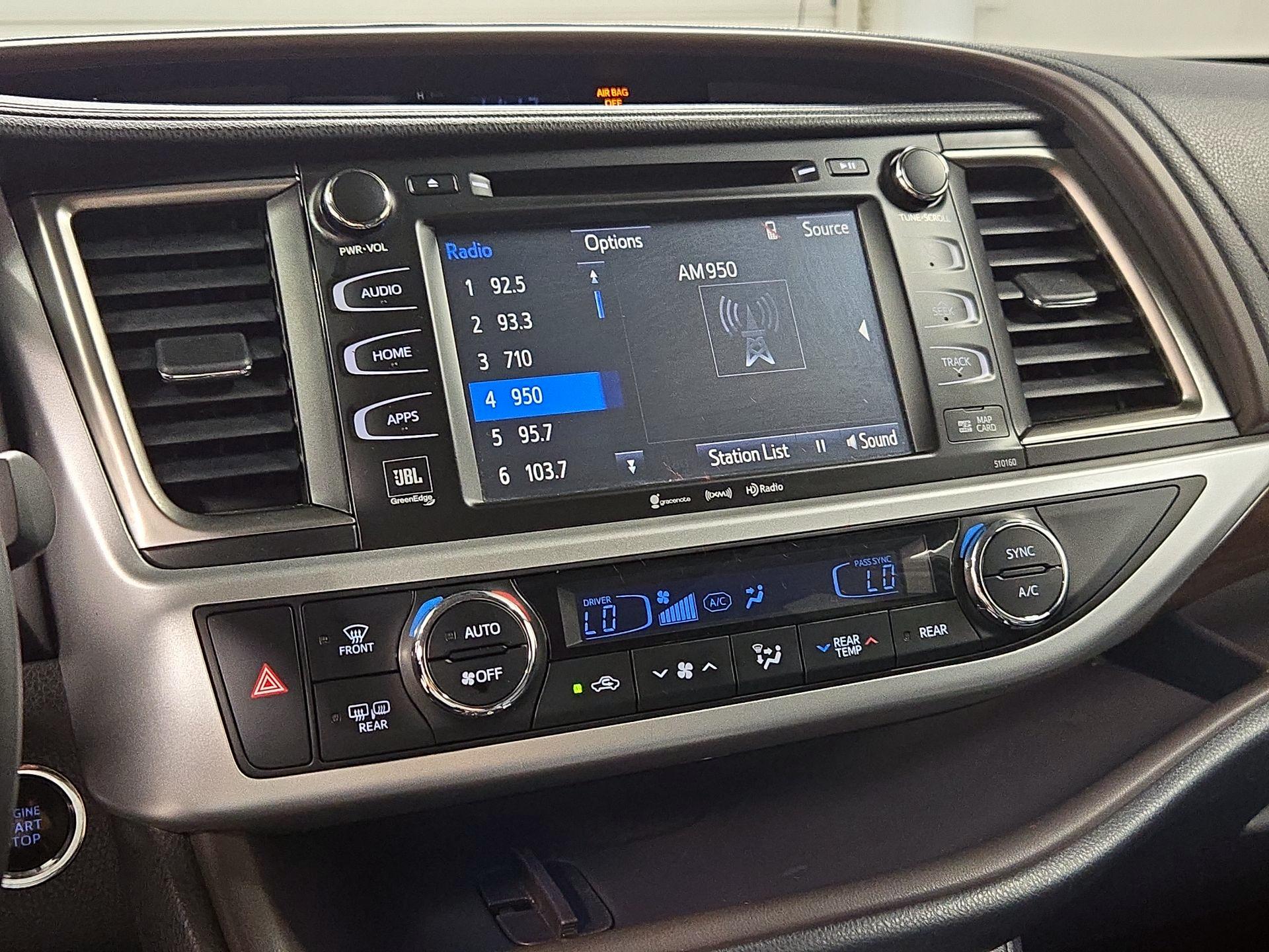 Thumbnail: 2016 Toyota Highlander - 16