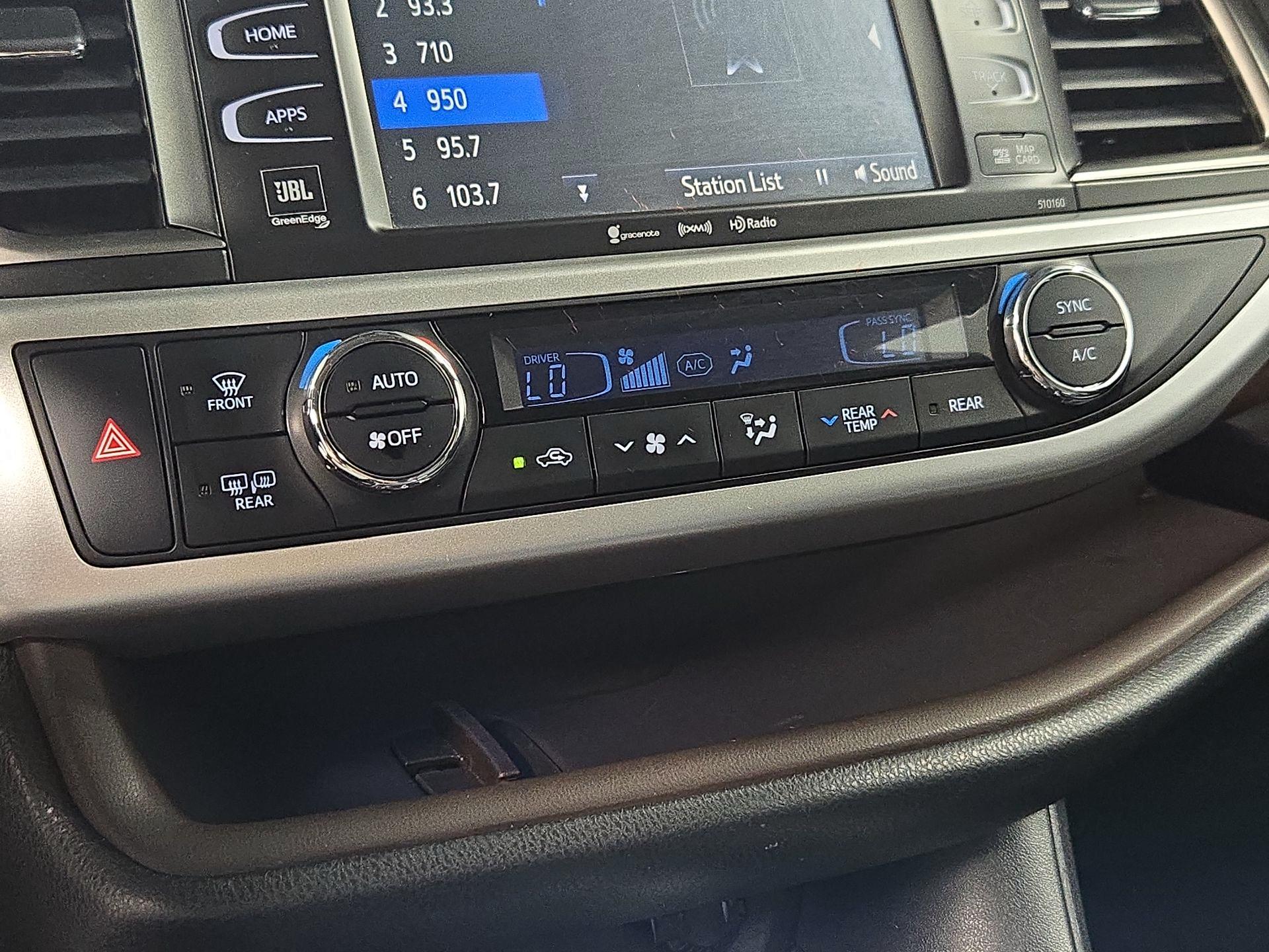Thumbnail: 2016 Toyota Highlander - 17