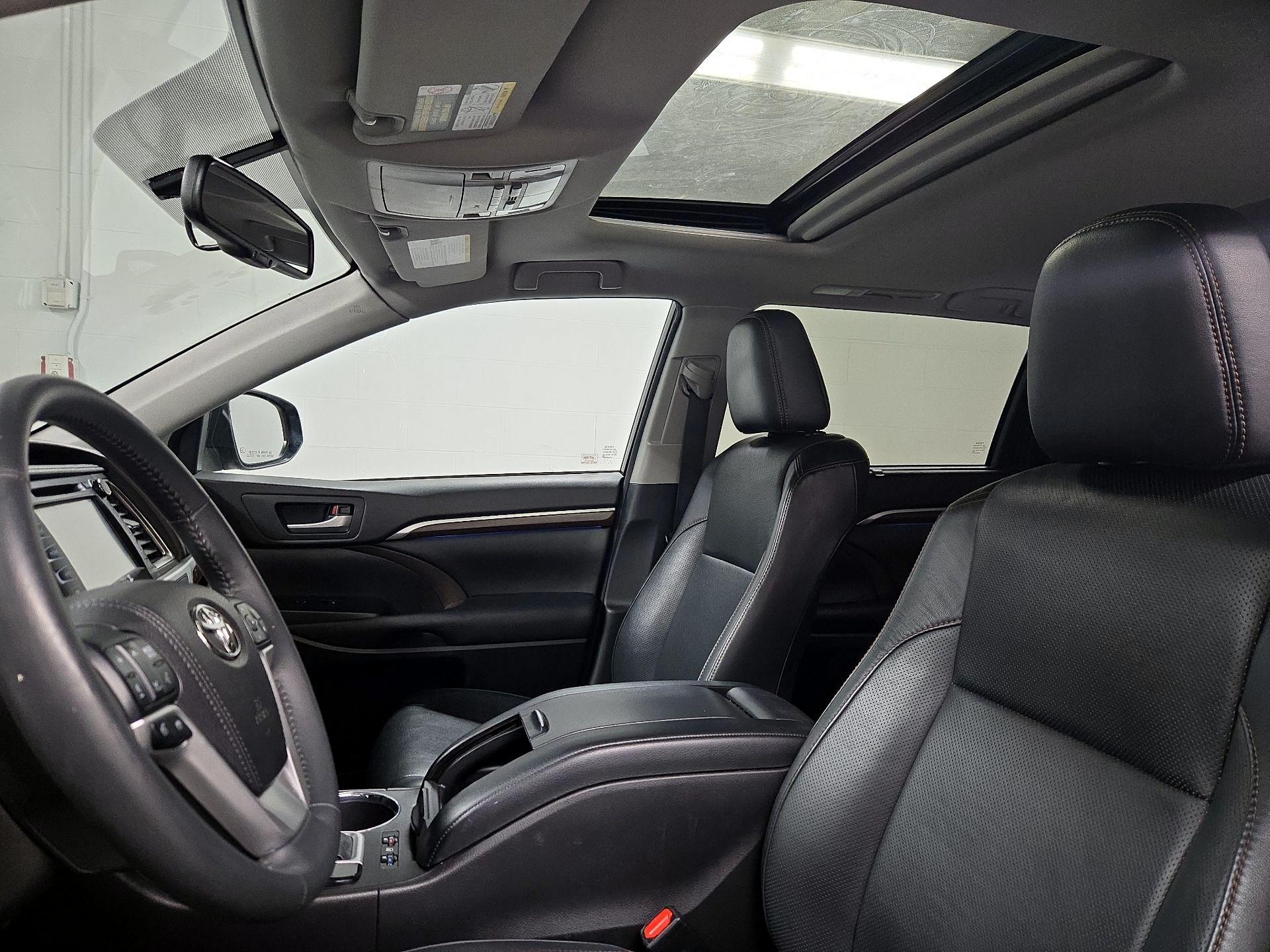 Thumbnail: 2016 Toyota Highlander - 20
