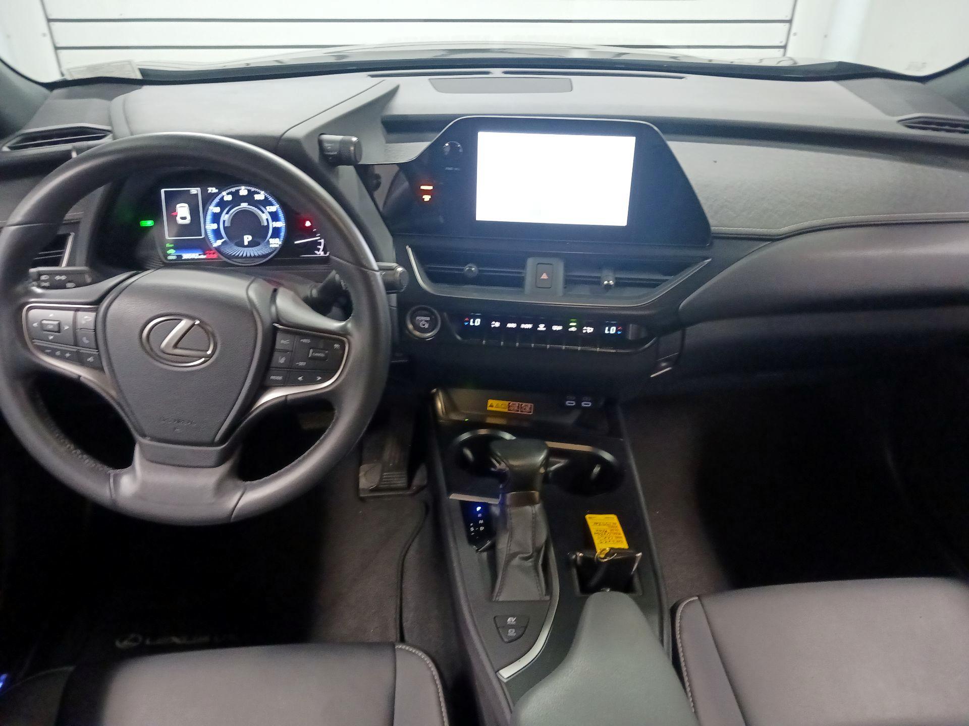 Thumbnail: 2023 Lexus UX - 9