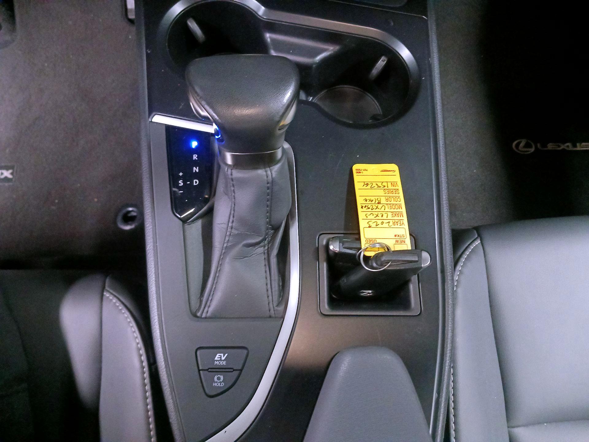 Thumbnail: 2023 Lexus UX - 15