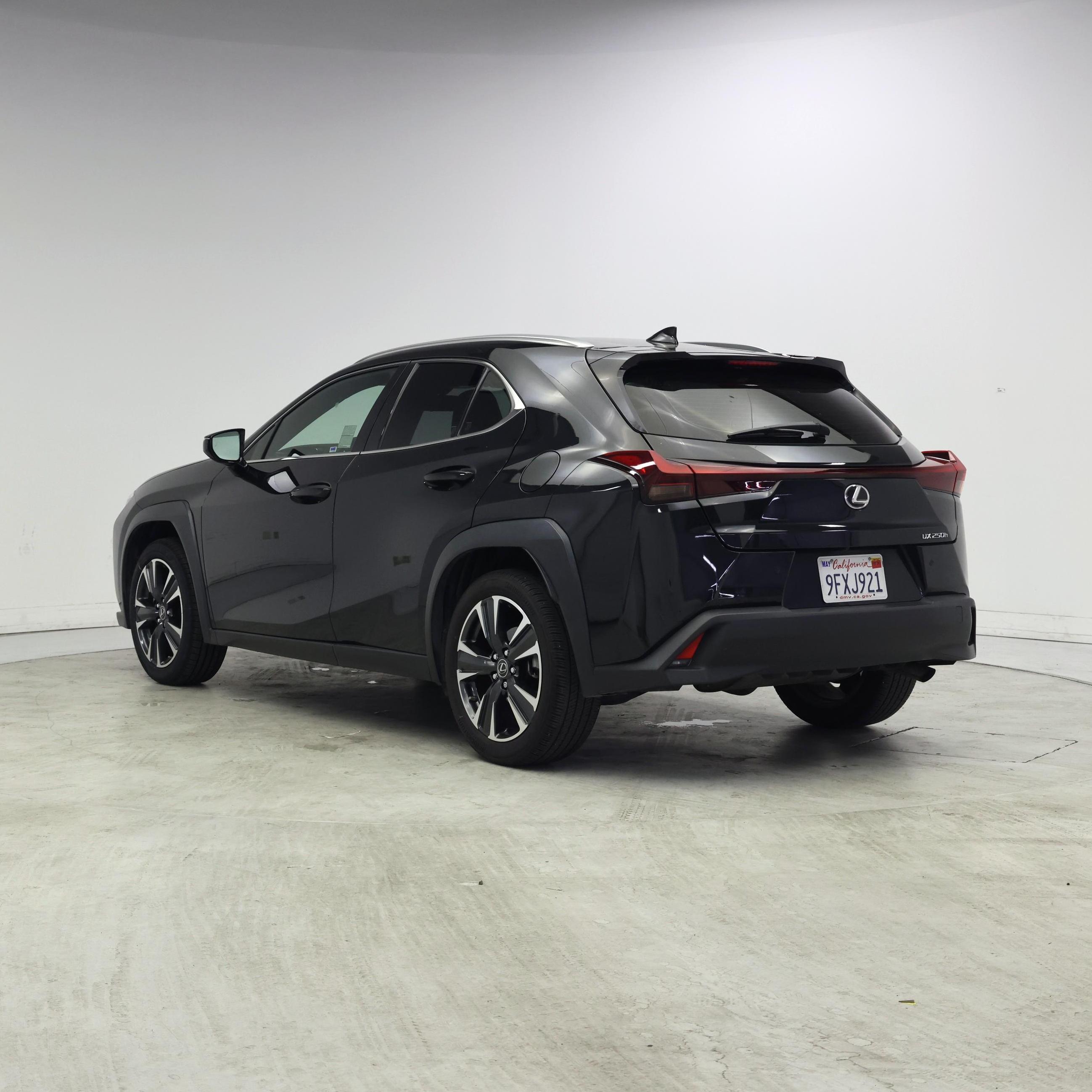 Thumbnail: 2023 Lexus UX - 2