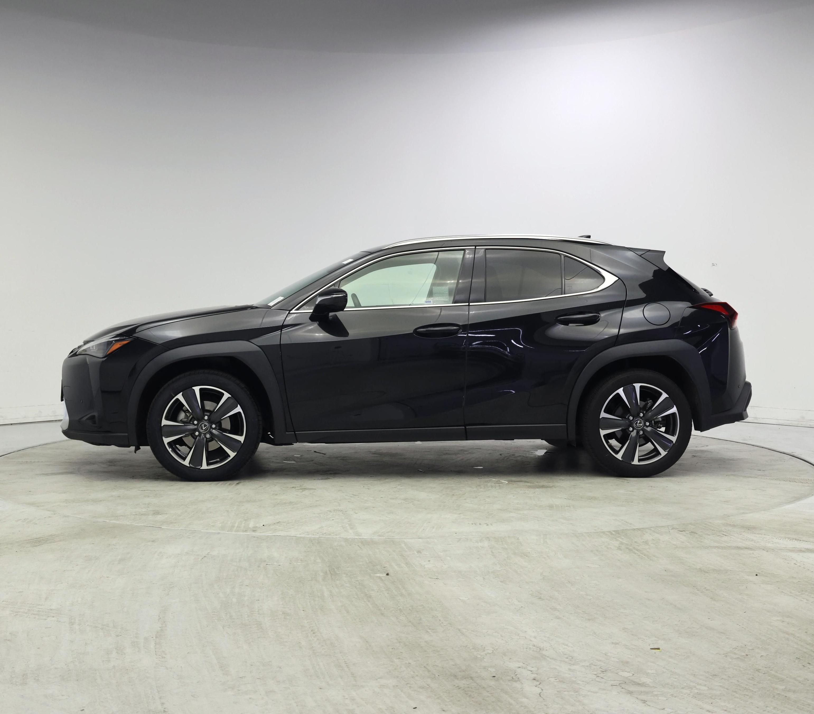 Thumbnail: 2023 Lexus UX - 3