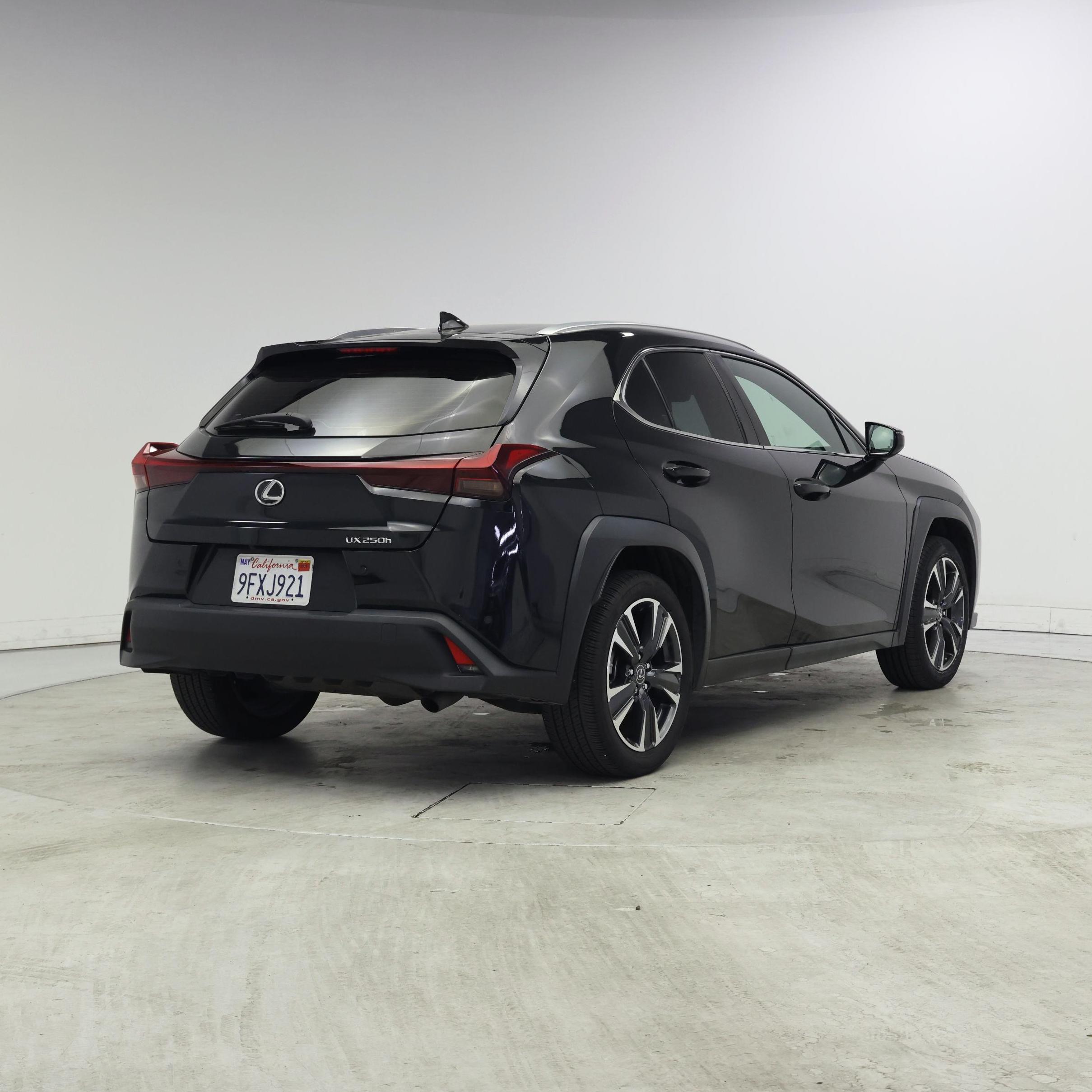 Thumbnail: 2023 Lexus UX - 8
