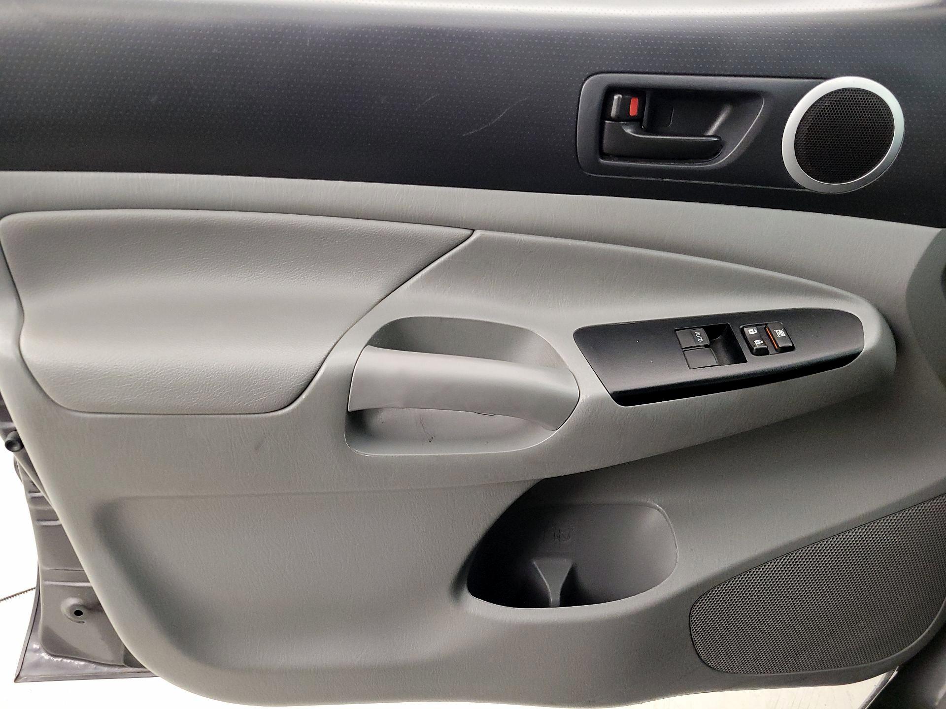 Thumbnail: 2014 Toyota Tacoma - 12