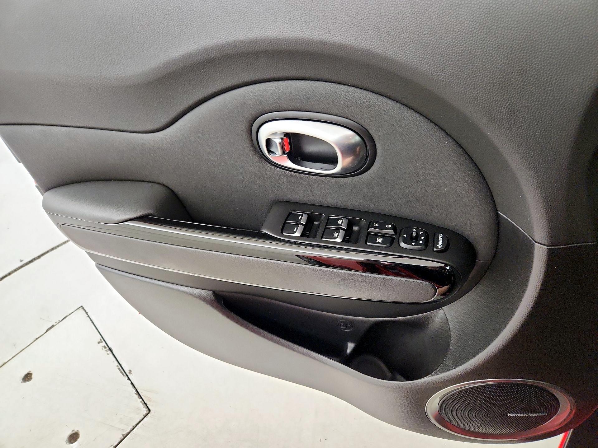 Thumbnail: 2017 Kia Soul - 12