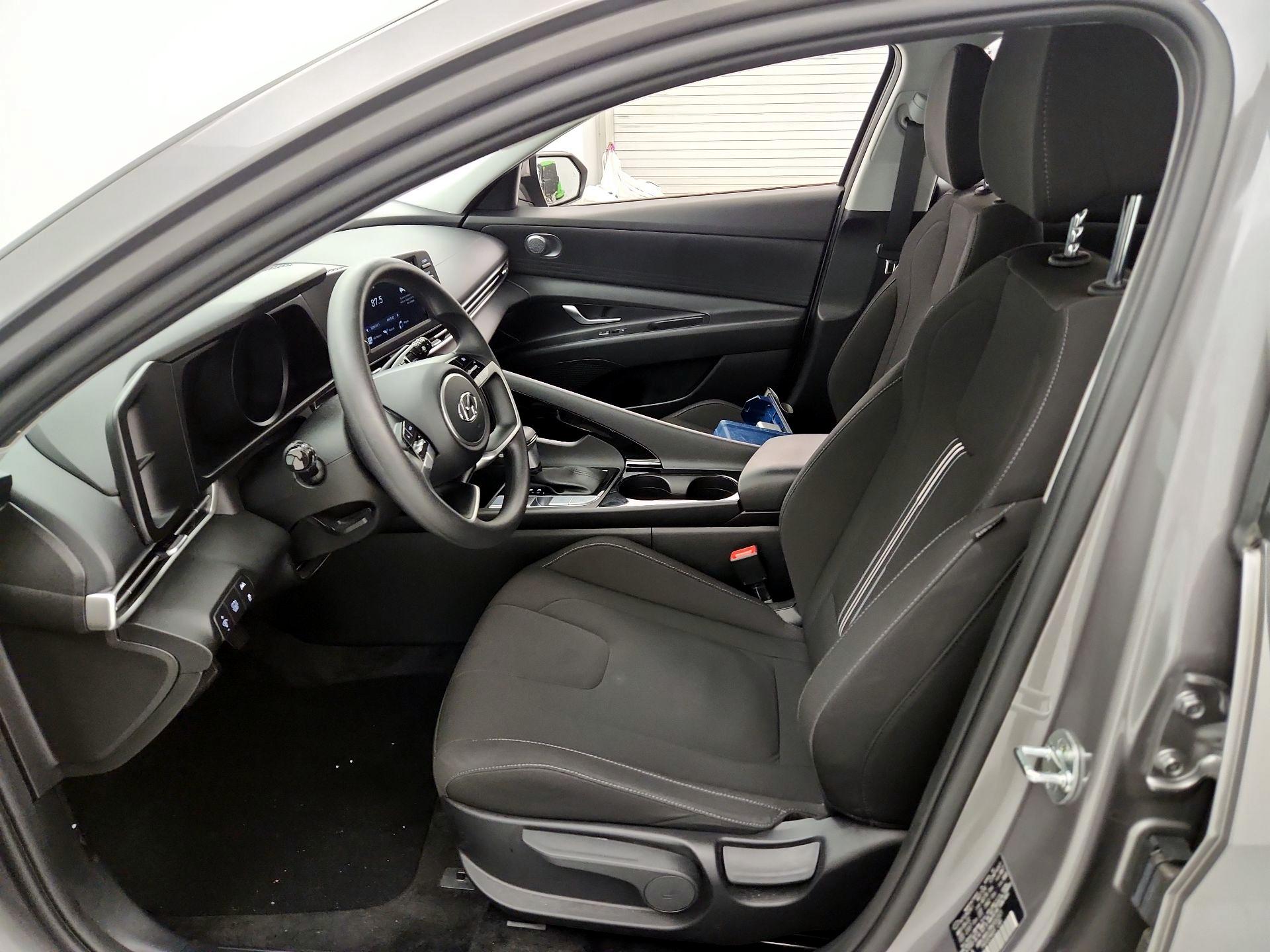 Thumbnail: 2022 Hyundai Elantra - 11