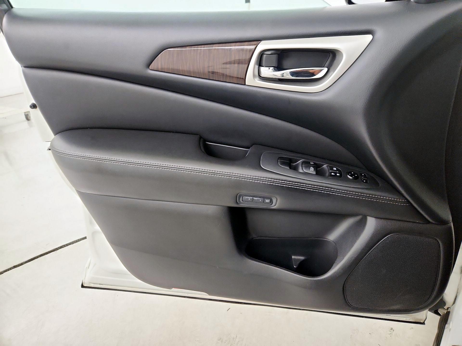 Thumbnail: 2014 Nissan Pathfinder - 12